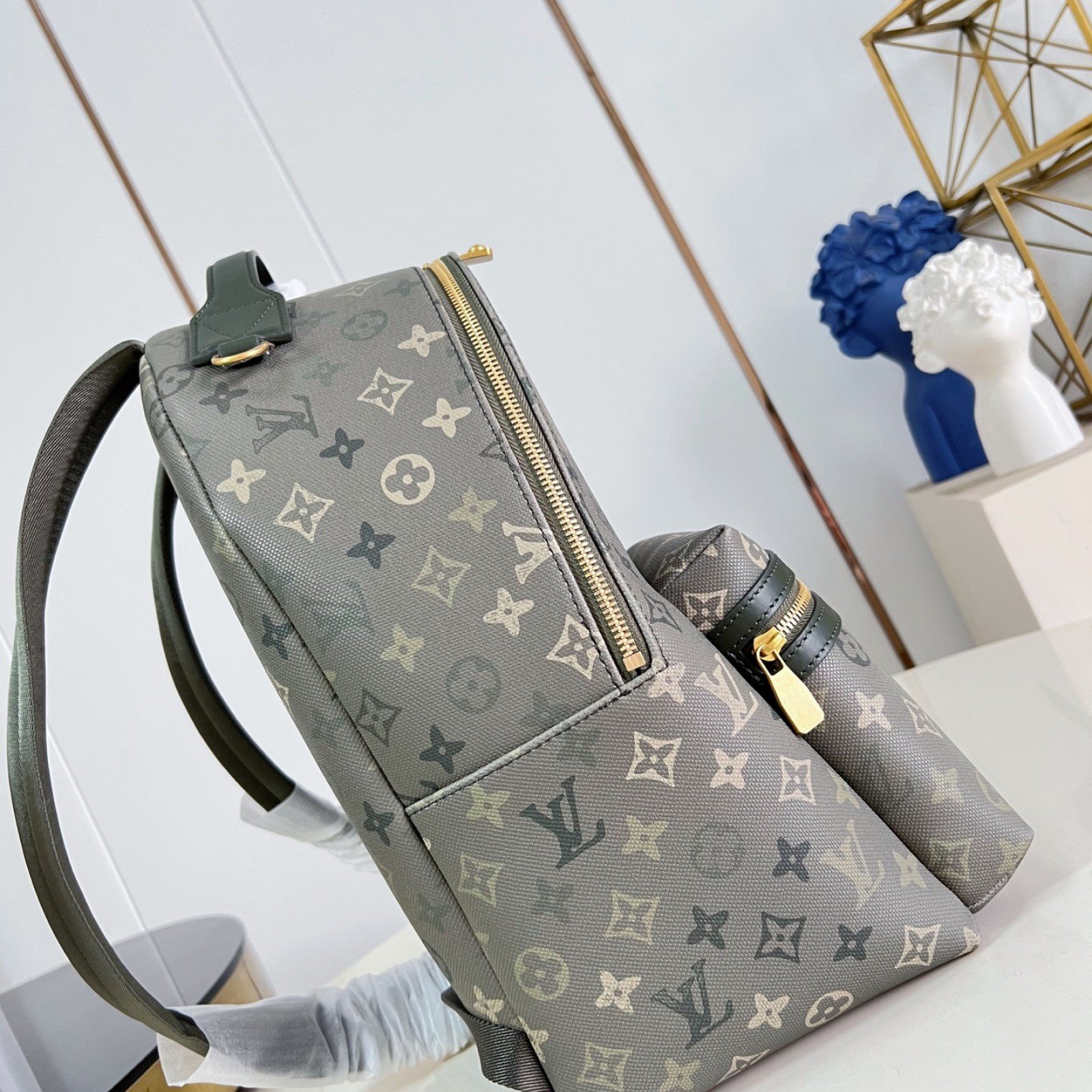 LV bag 220372 $261.25 USD