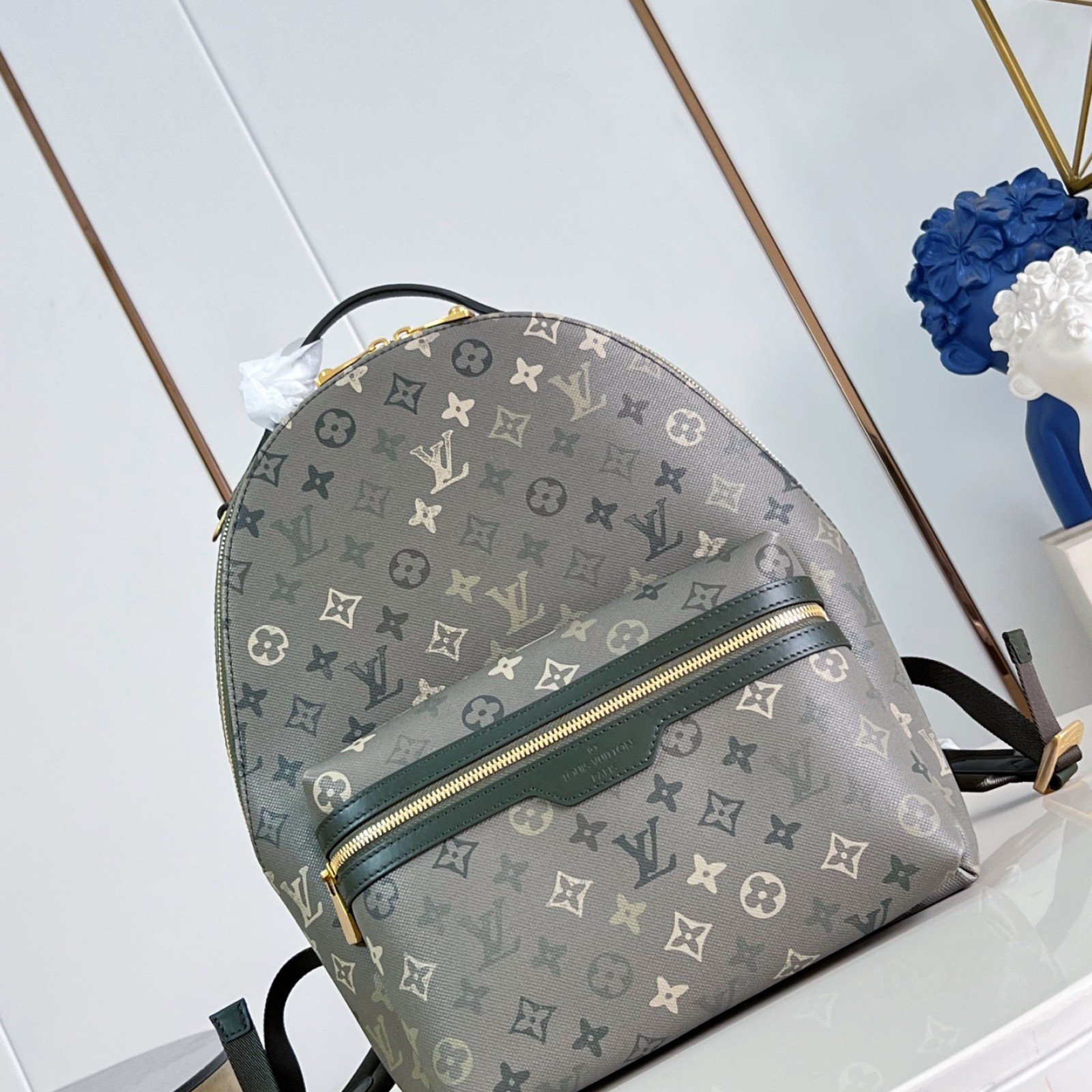 LV bag 220372 $261.25 USD