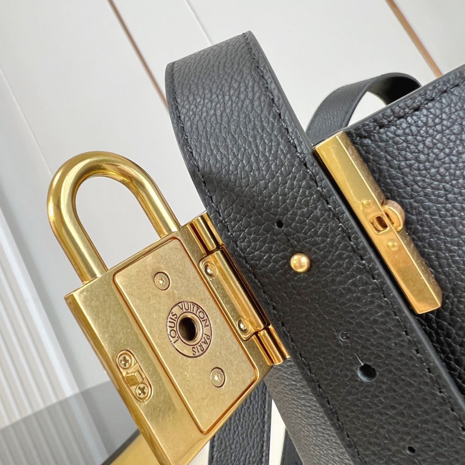 LV bag 220453 $233.75 USD