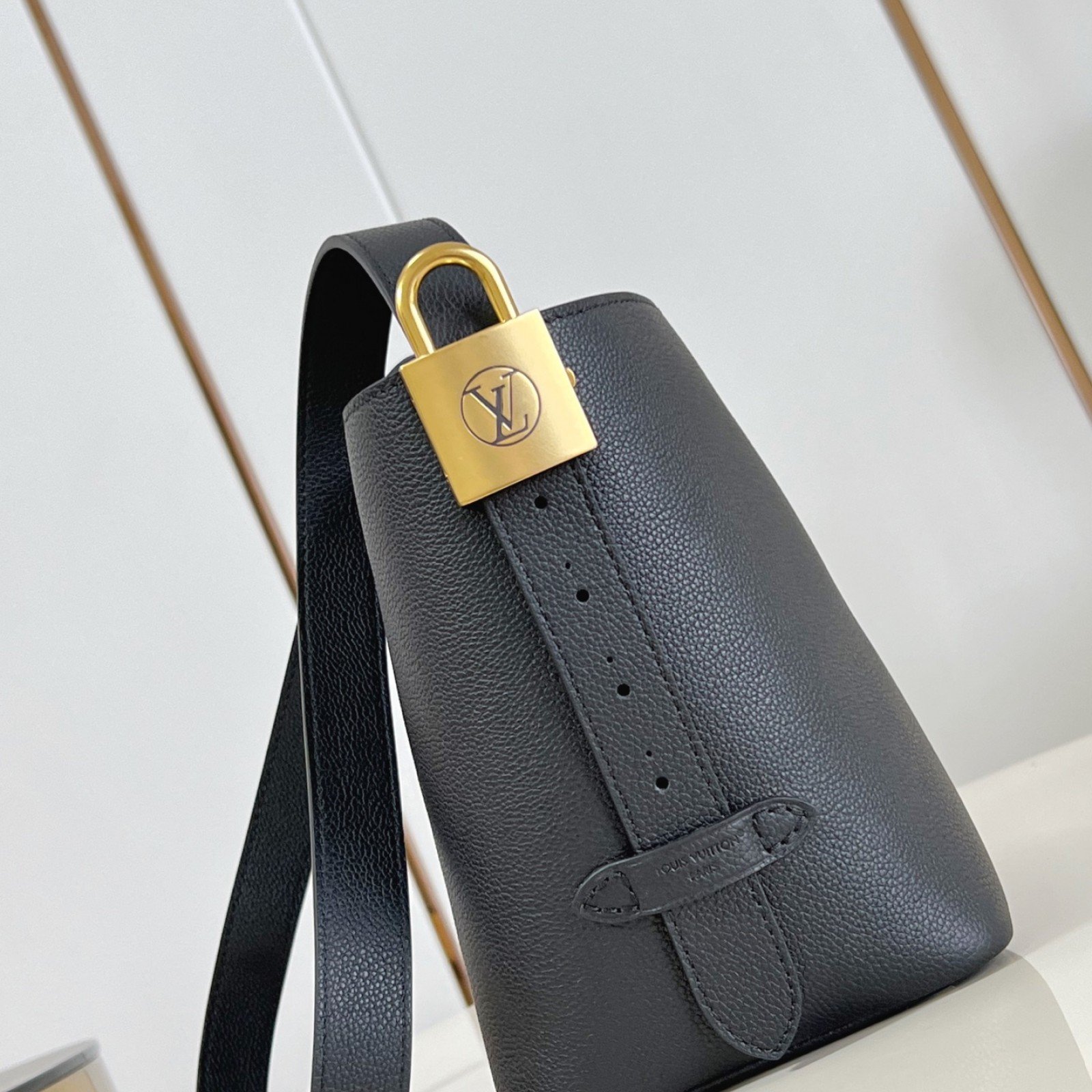 LV bag 220453 $233.75 USD