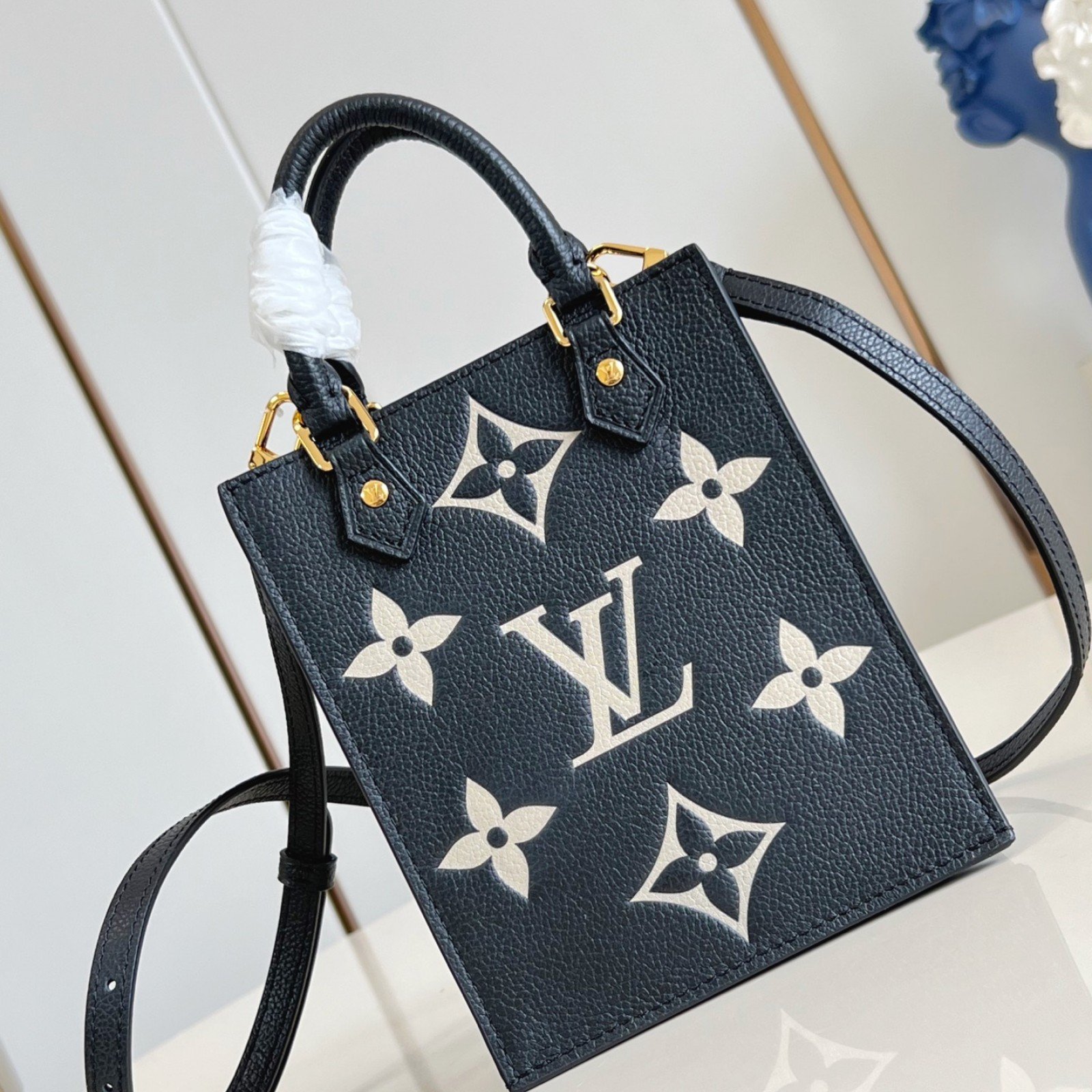 LV bag 220455 $162.25 USD