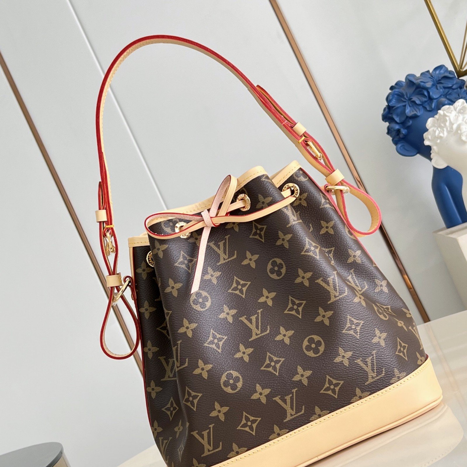 LV bag 220464 $192.5 USD
