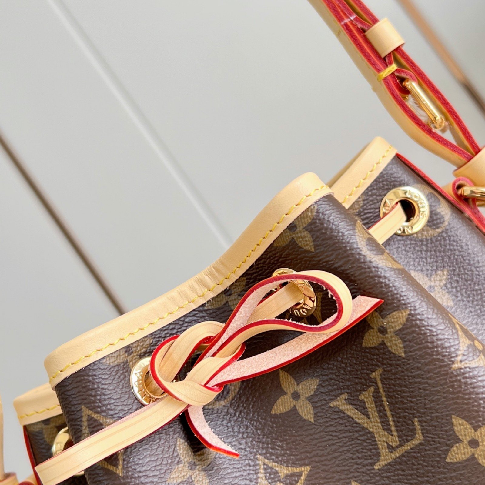 LV bag 220465 $184.25 USD