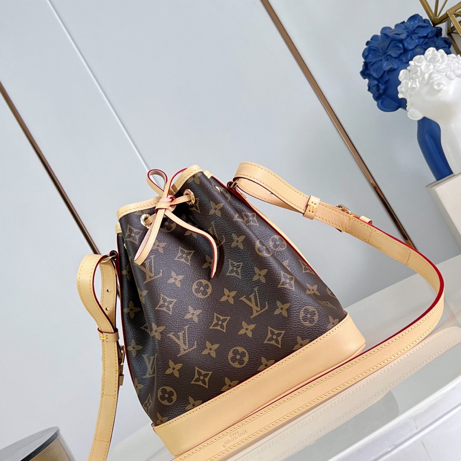 LV bag 220465 $184.25 USD