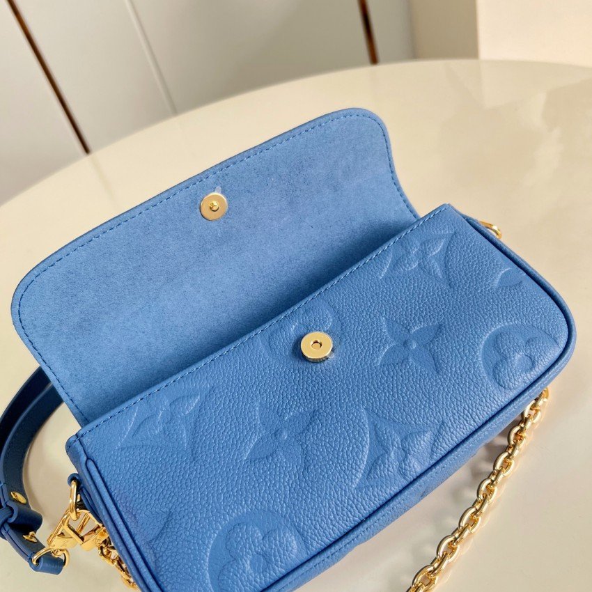 LV bag 220480 $184.25 USD