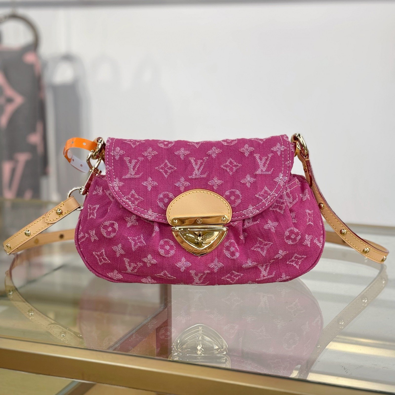 LV bag 220484 $272.25 USD