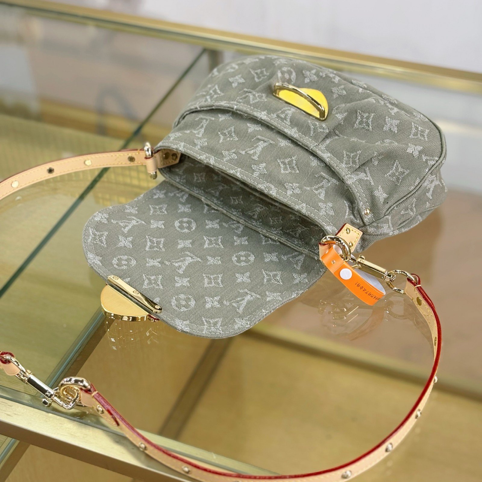 LV bag 220485 $272.25 USD