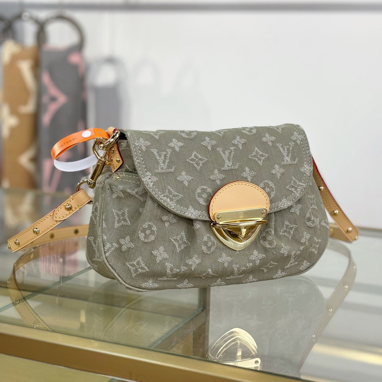 LV bag 220485 $272.25 USD