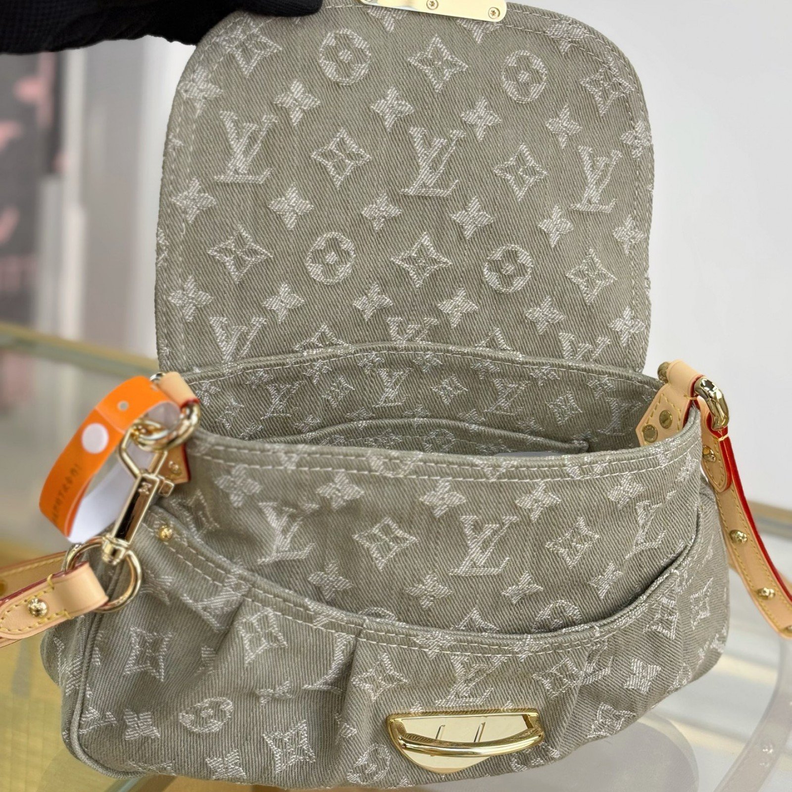 LV bag 220485 $272.25 USD