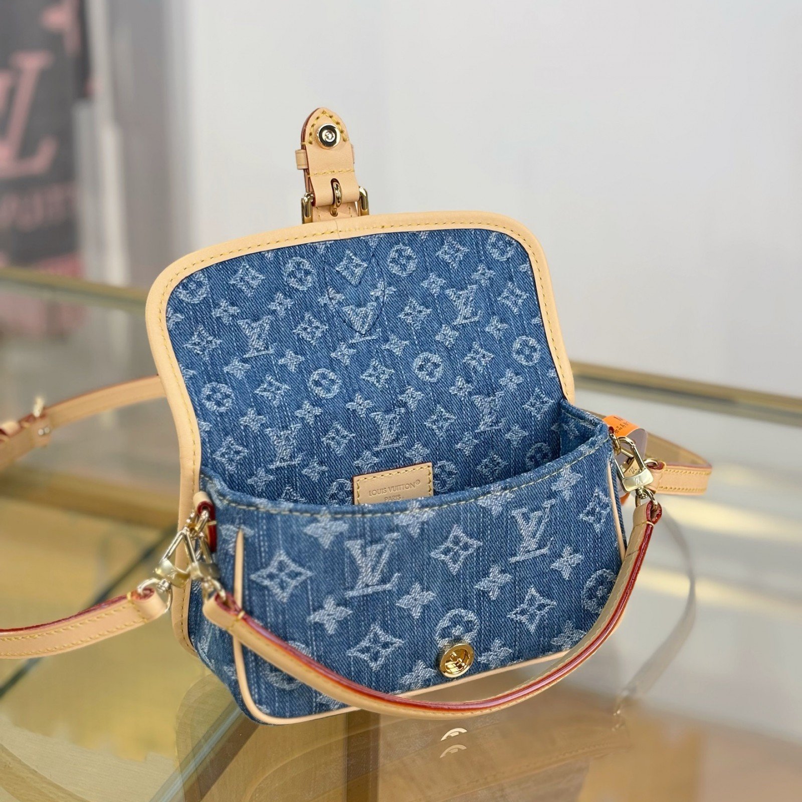 LV bag 220486 $222.75 USD