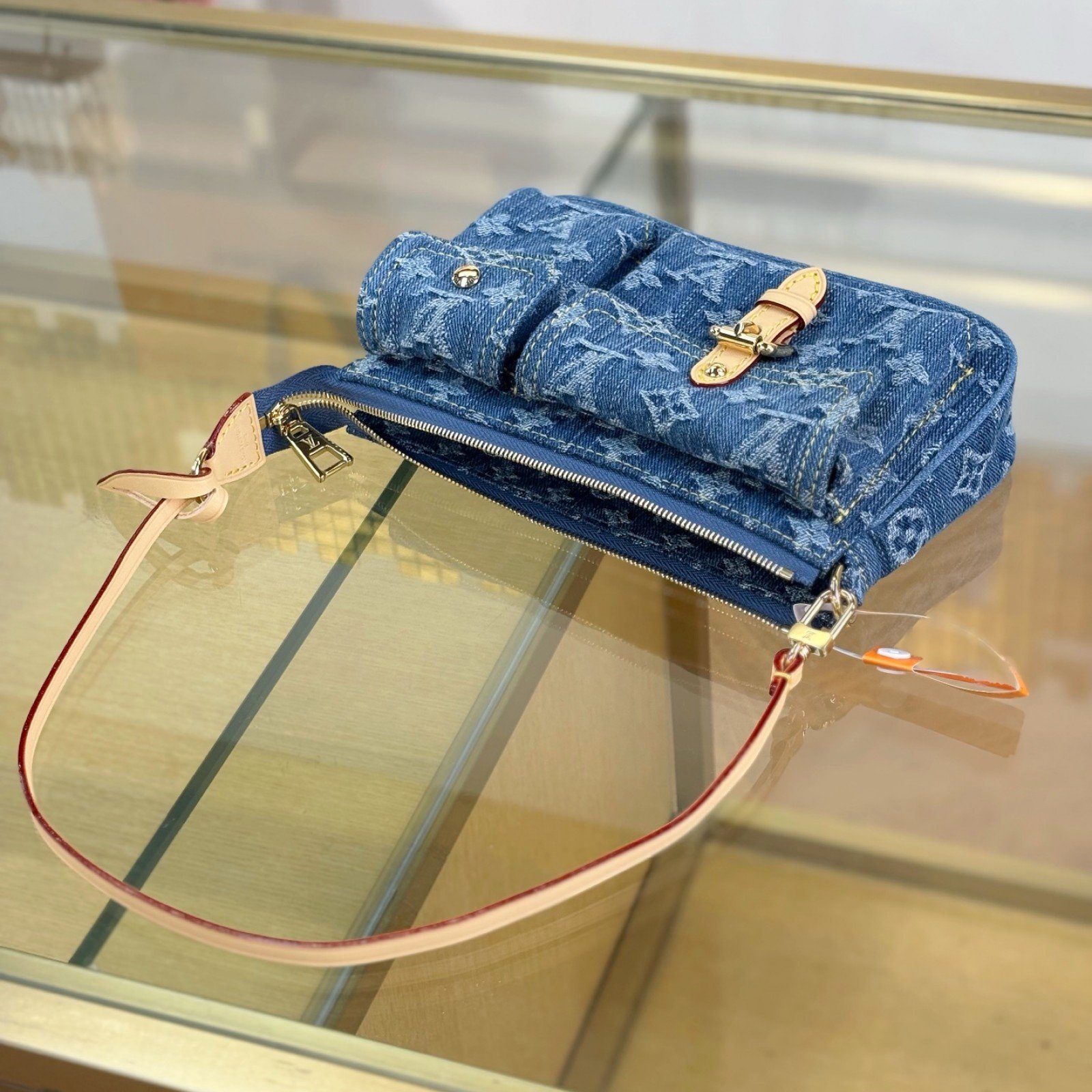 LV bag 220487 $217.25 USD