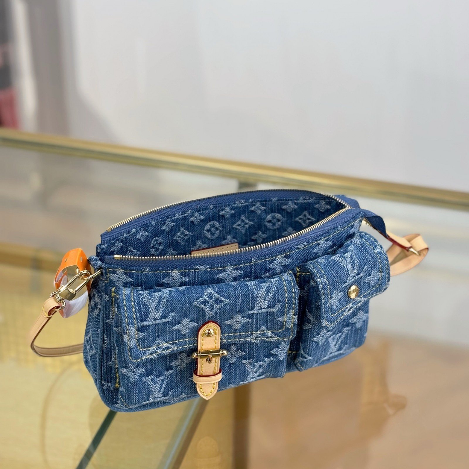 LV bag 220487 $217.25 USD