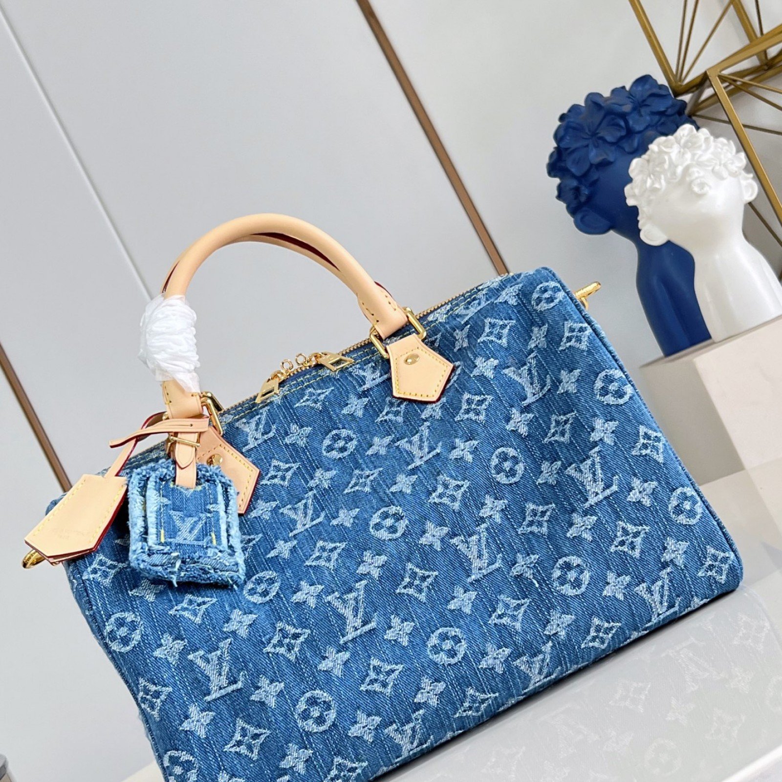 LV bag 220494 $206.25 USD