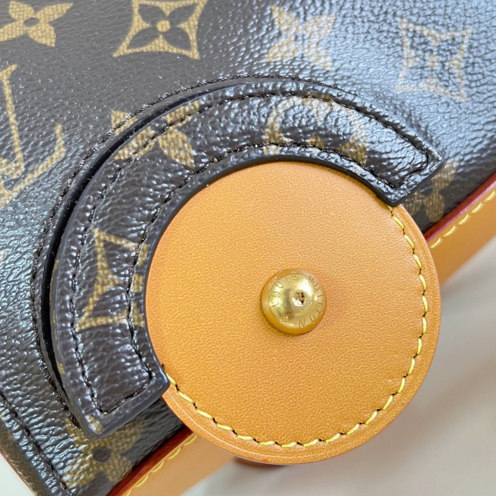 LV bag 220495 $247.5 USD