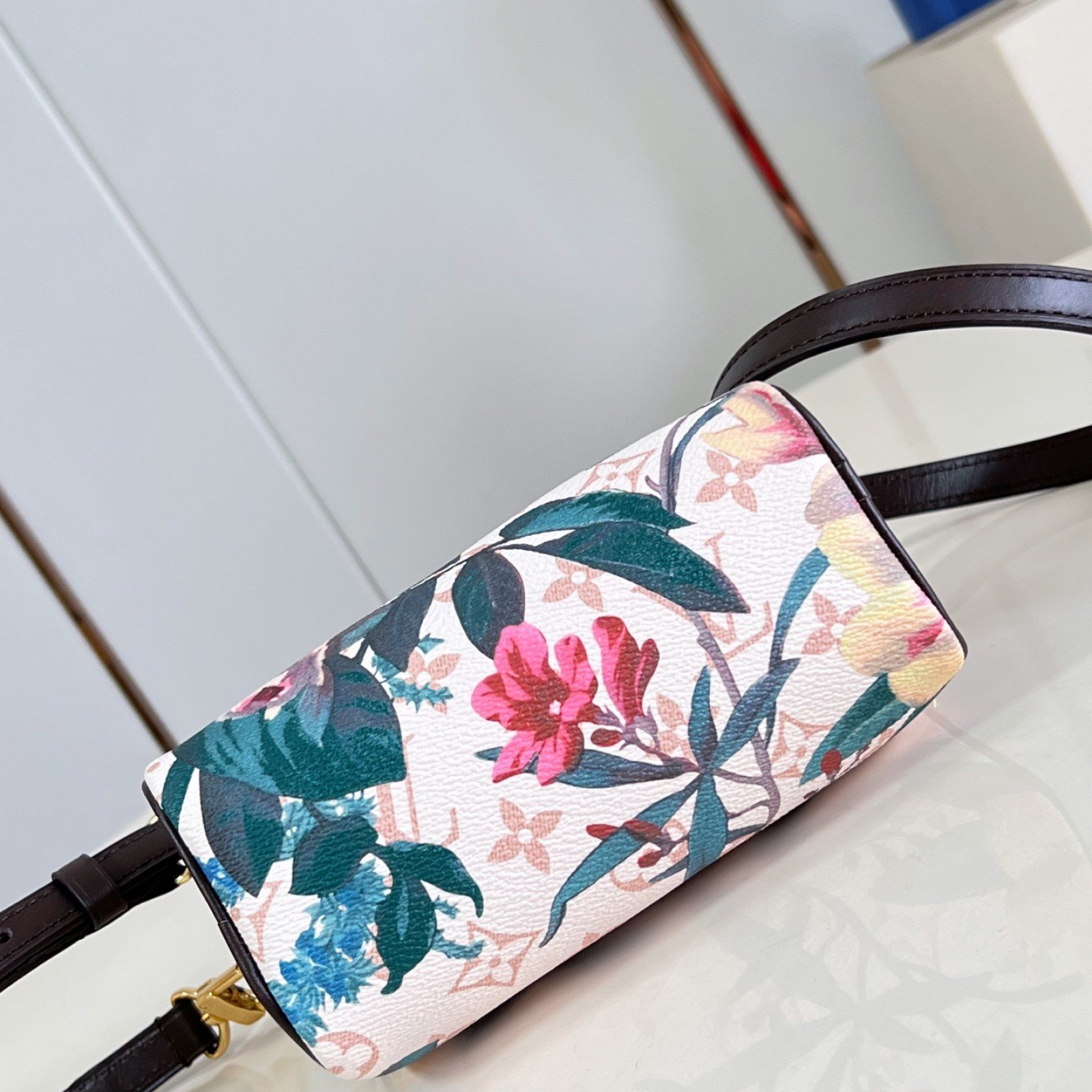 LV bag 220499 $143 USD
