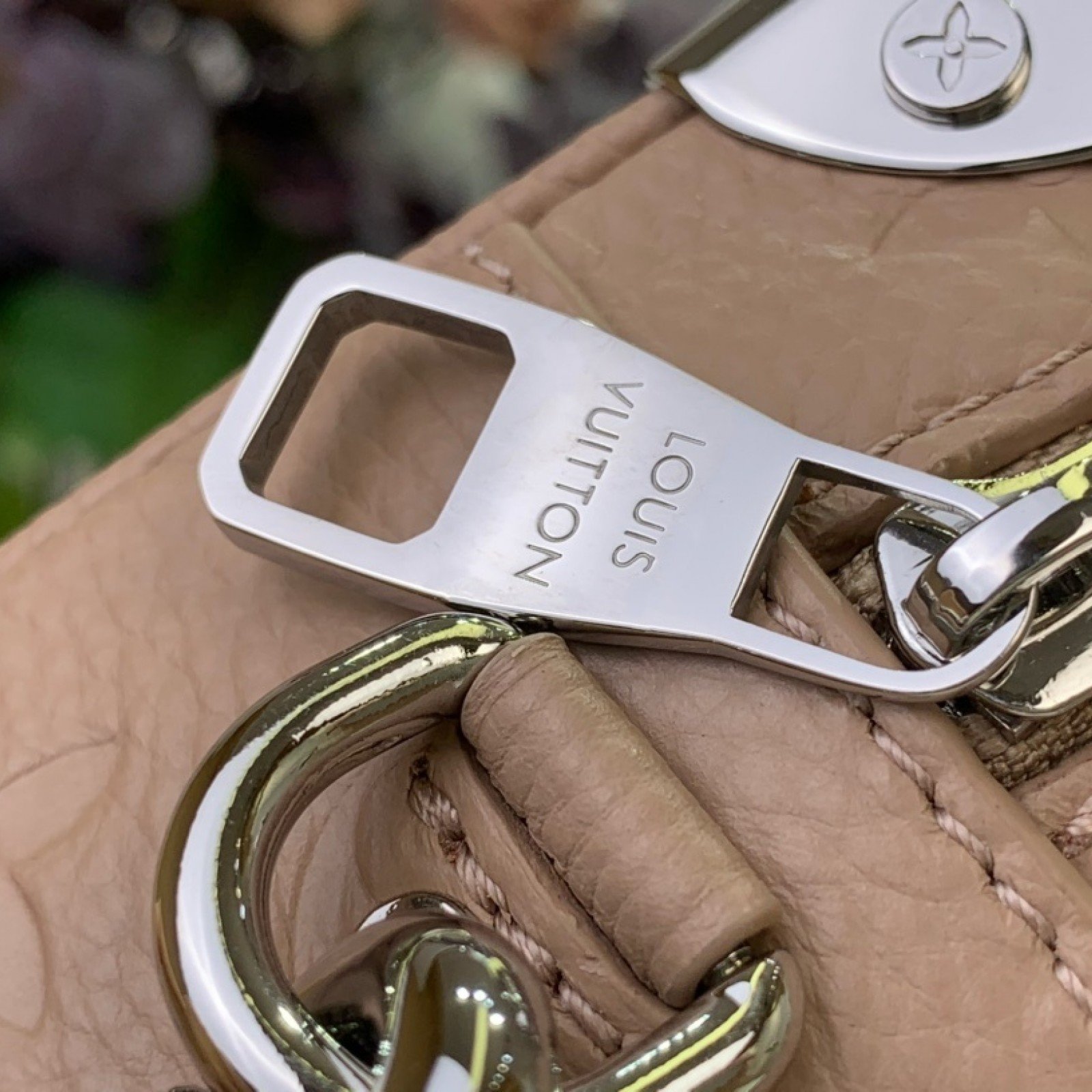 LV soft trunk M13868