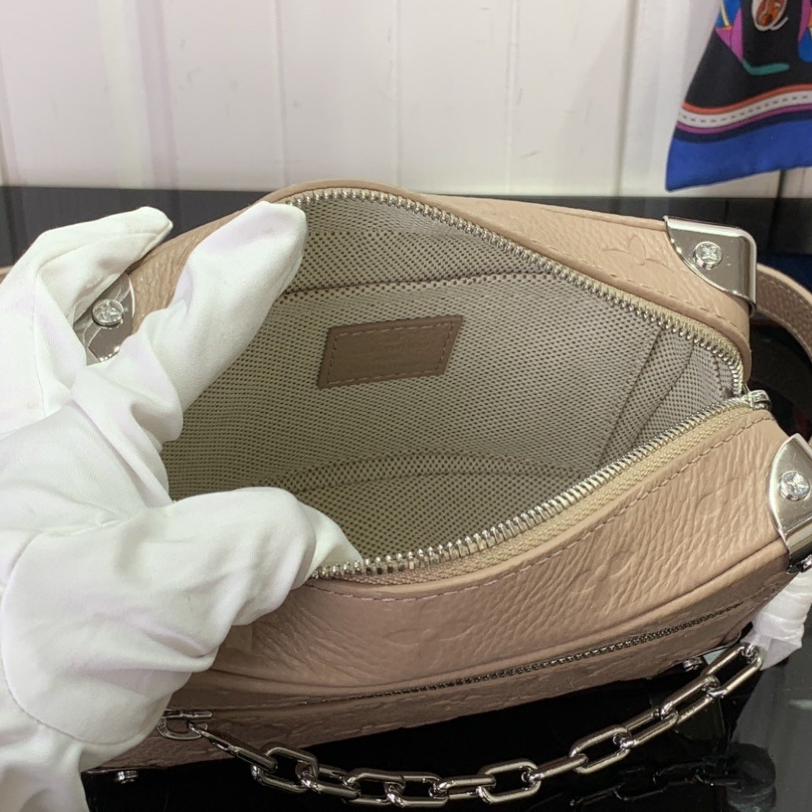 LV soft trunk M13868