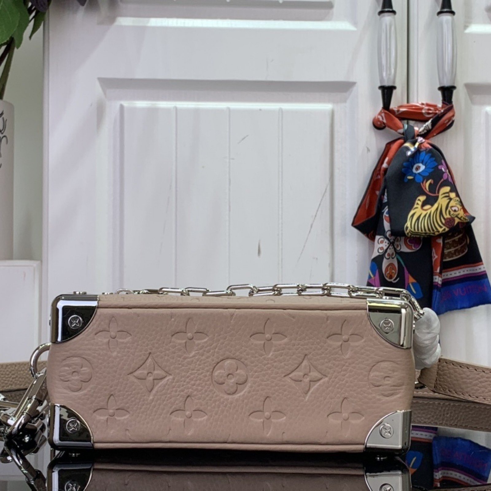 LV soft trunk M13868