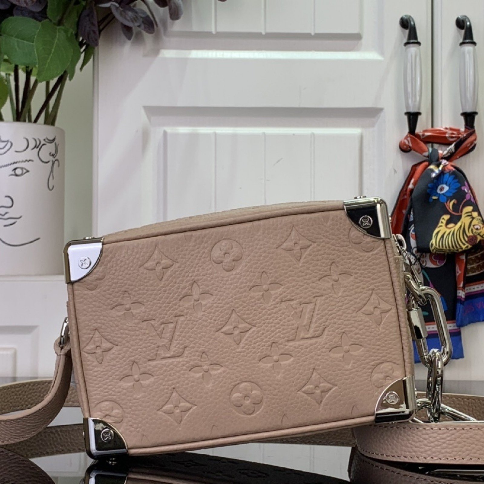 LV soft trunk M13868