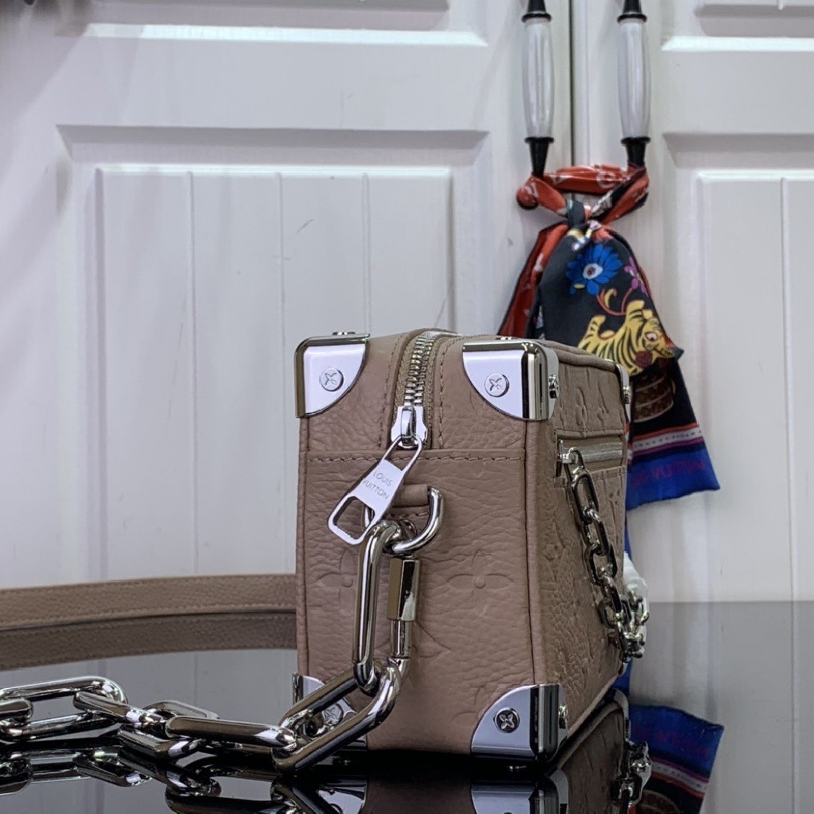 LV soft trunk M13868