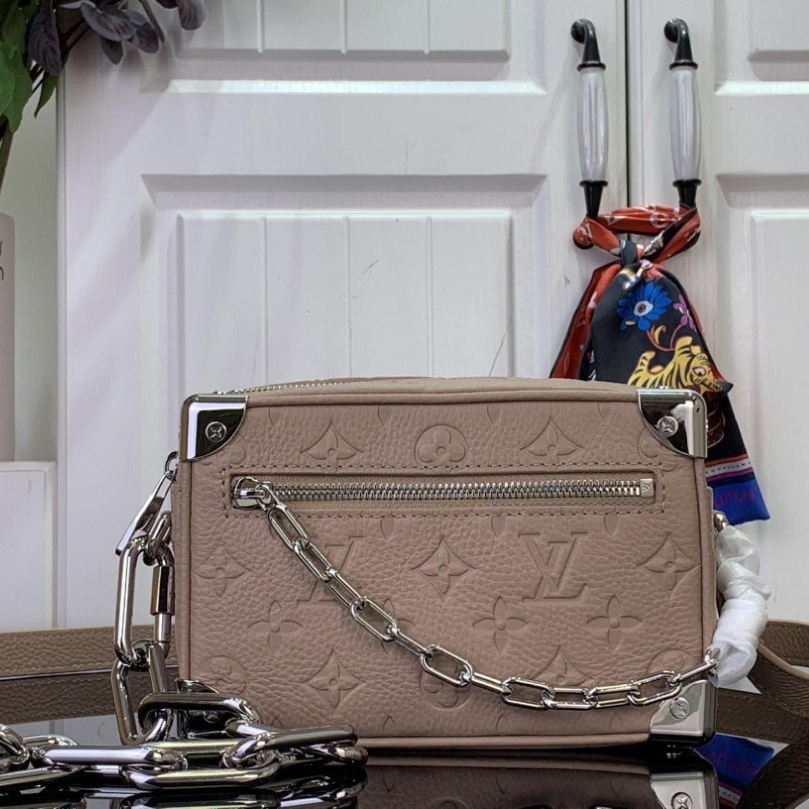 LV soft trunk M13868