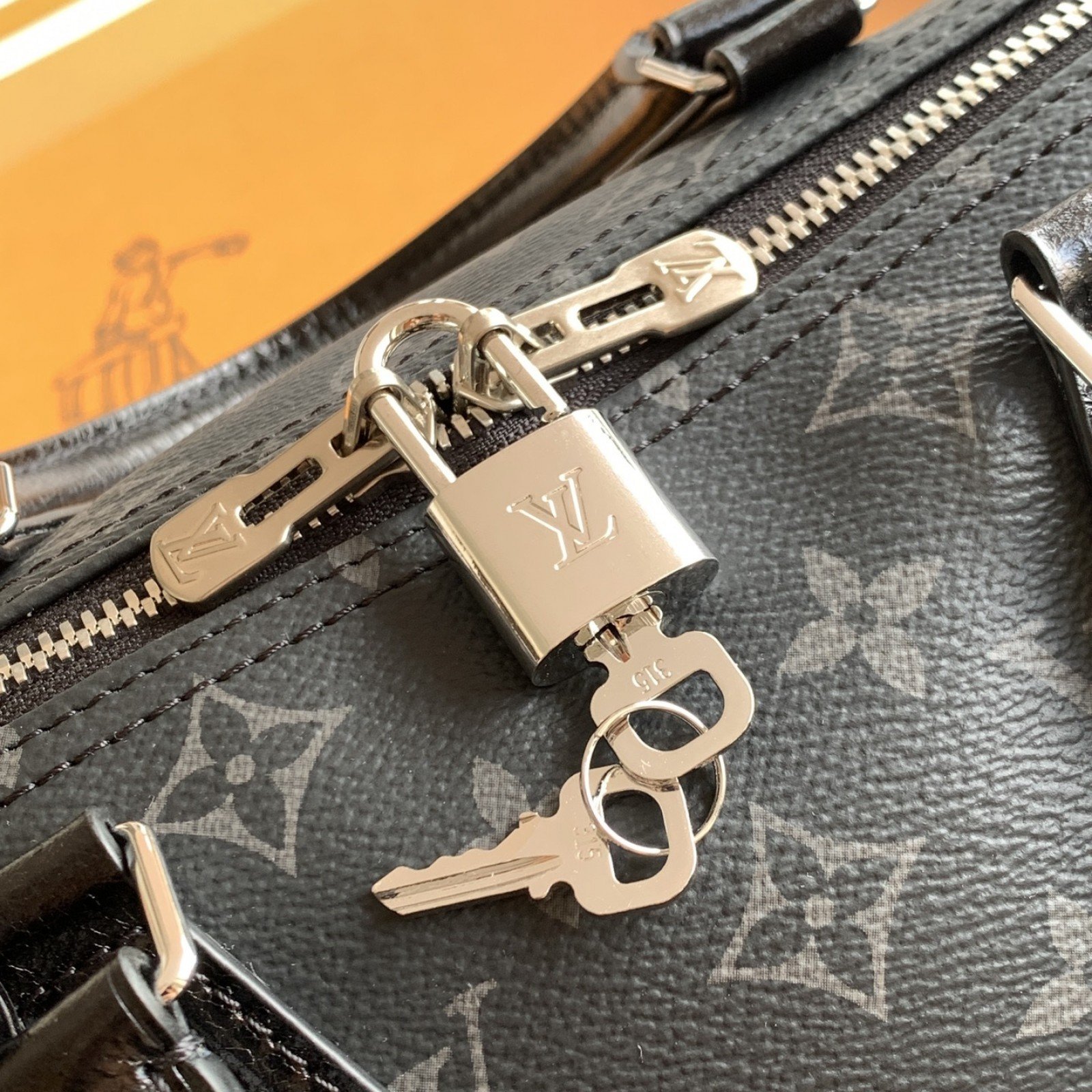 LV wallet 180156 $346.5 USD