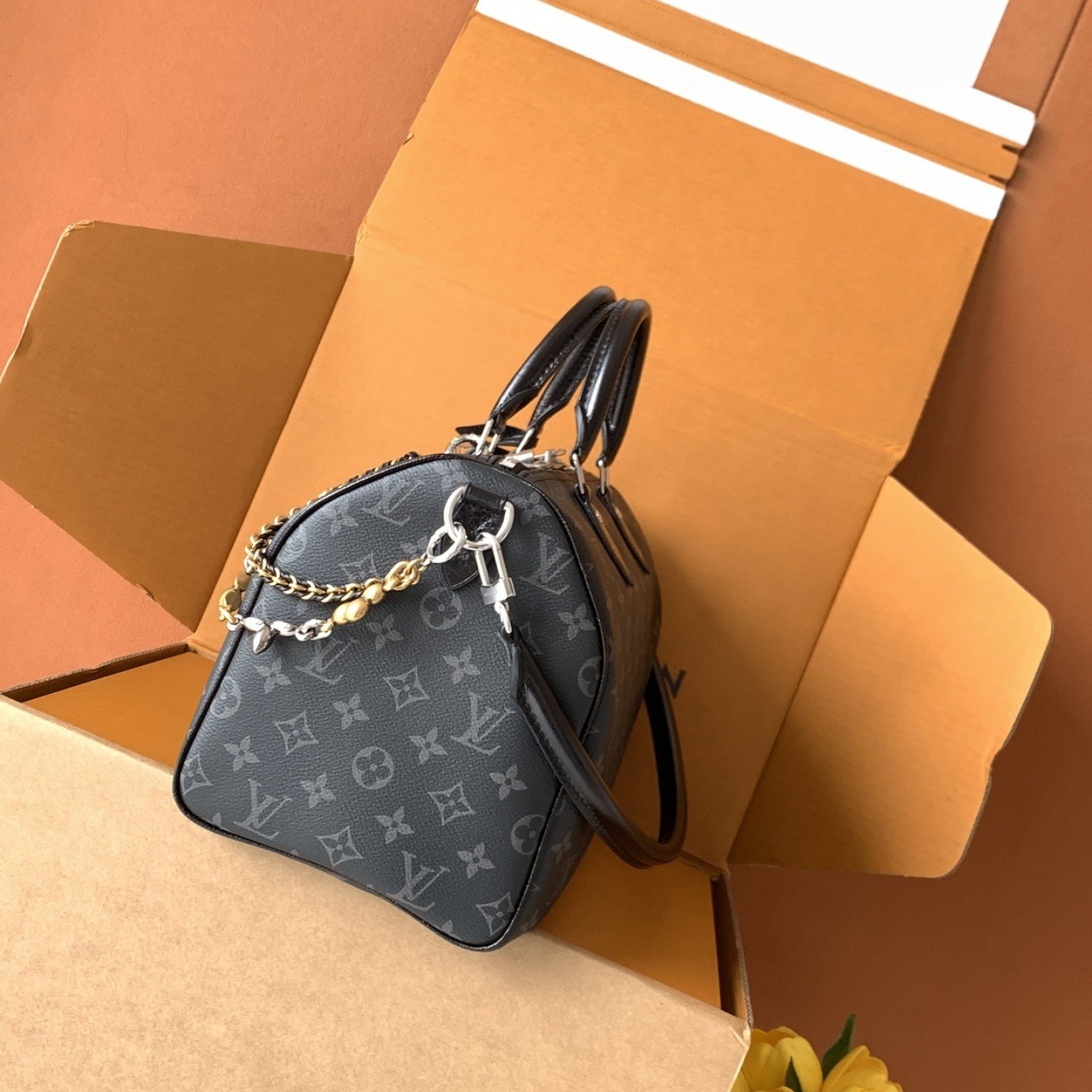 LV wallet 180156 $346.5 USD