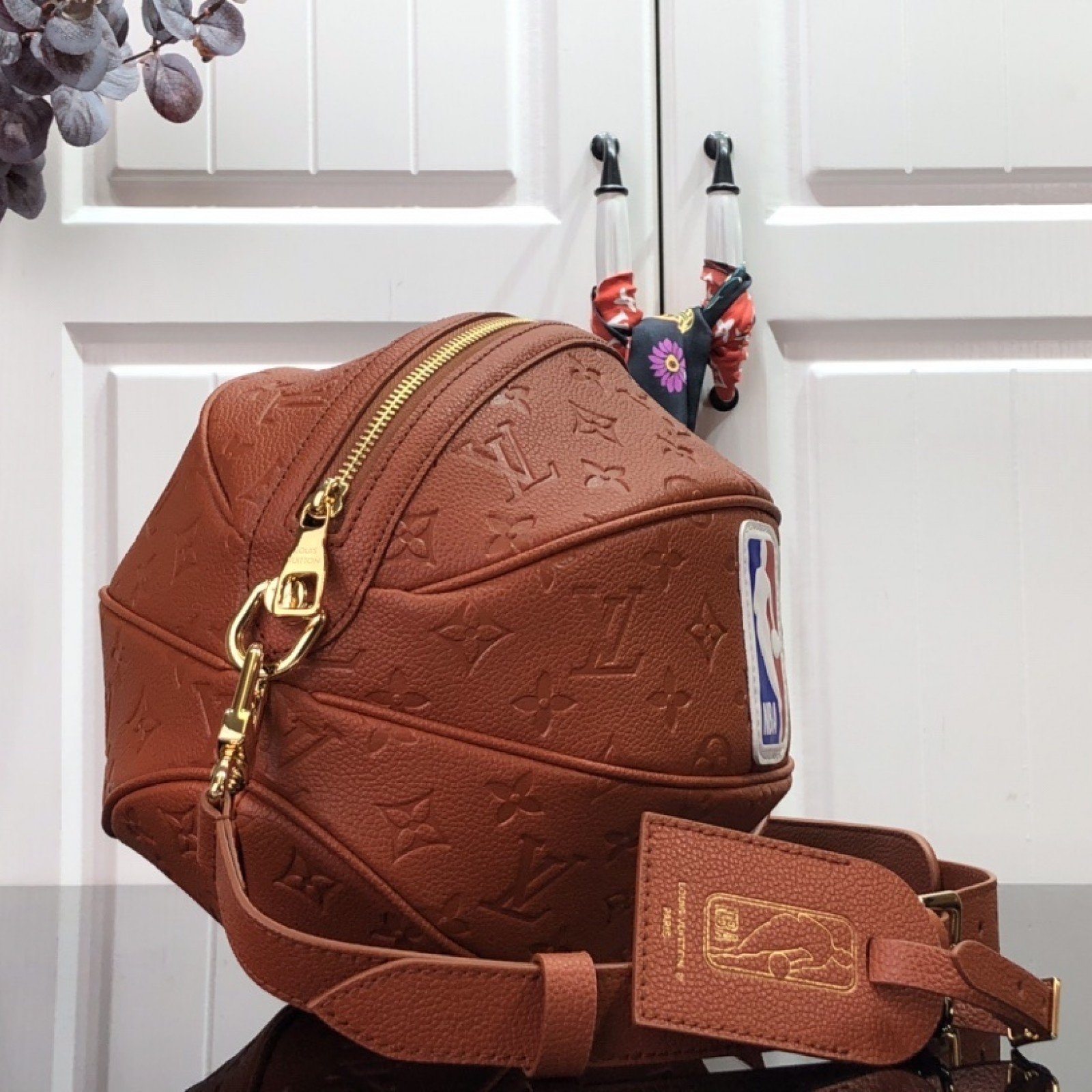 LVXNBA BALL IN BASKET M57974