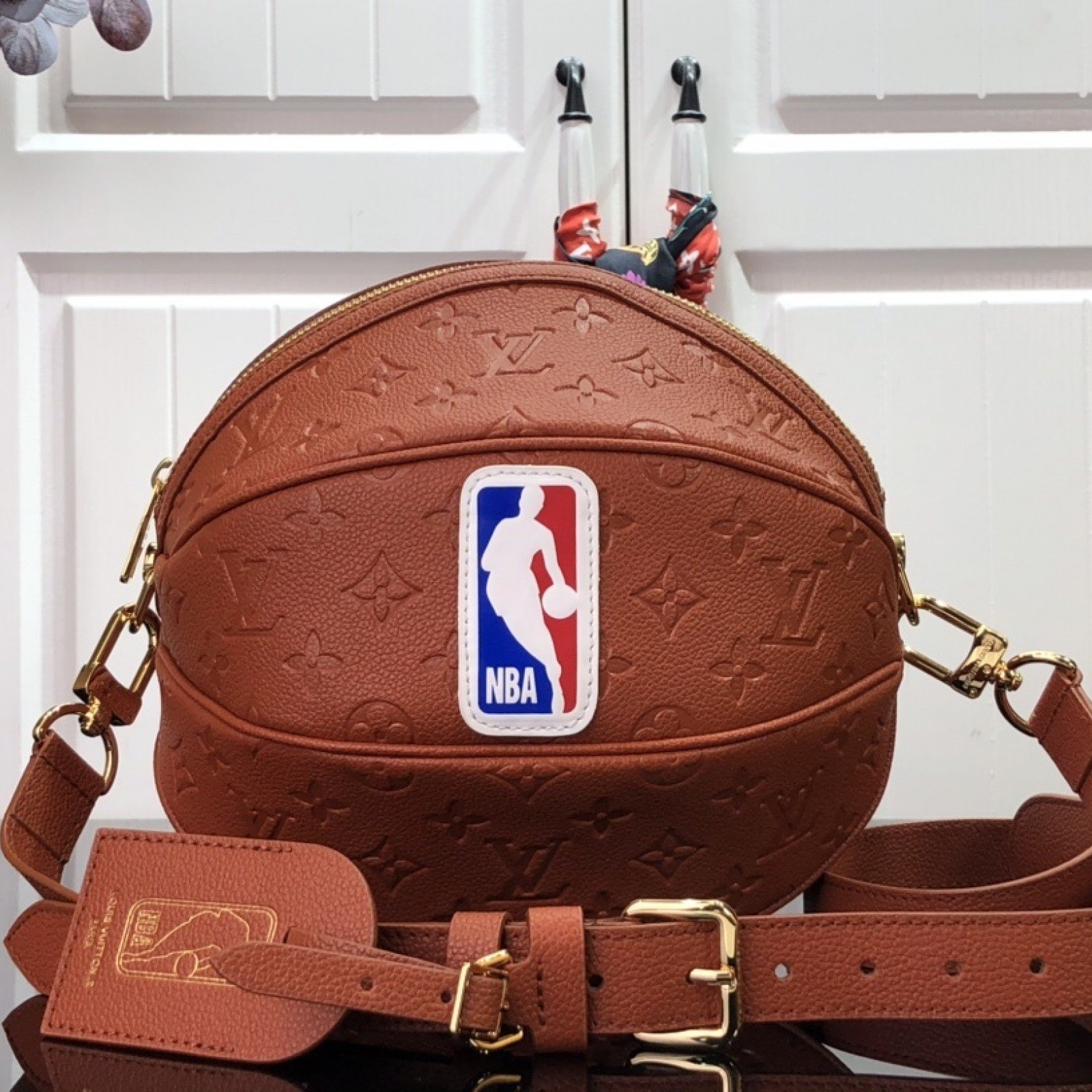 LVXNBA BALL IN BASKET M57974