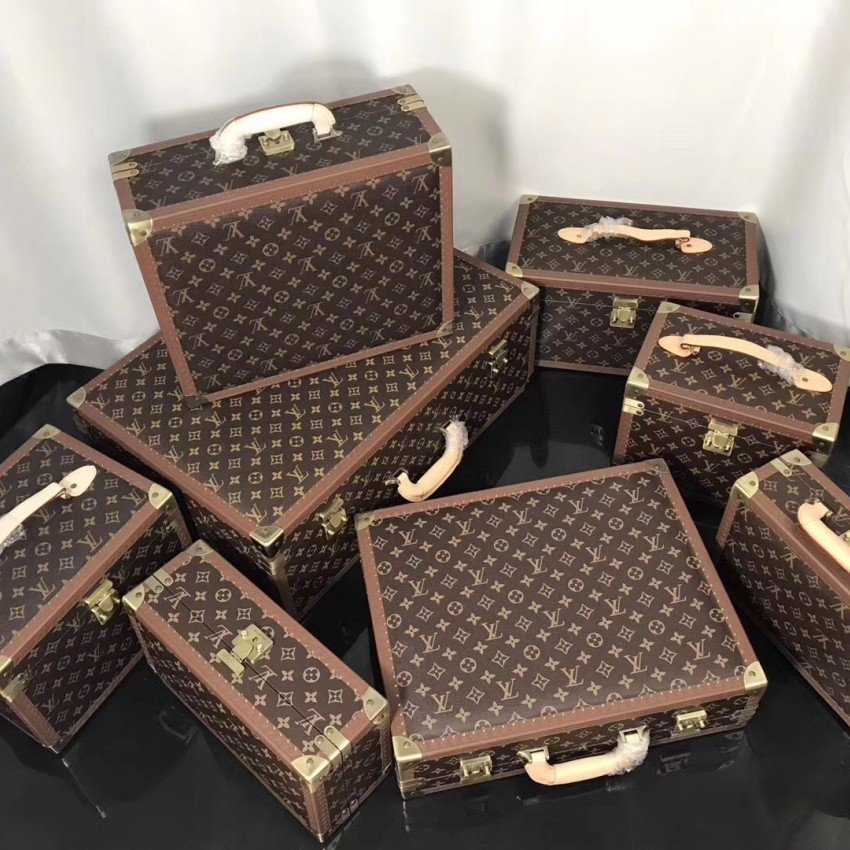 Suitcase, jewelry box, cosmetic box