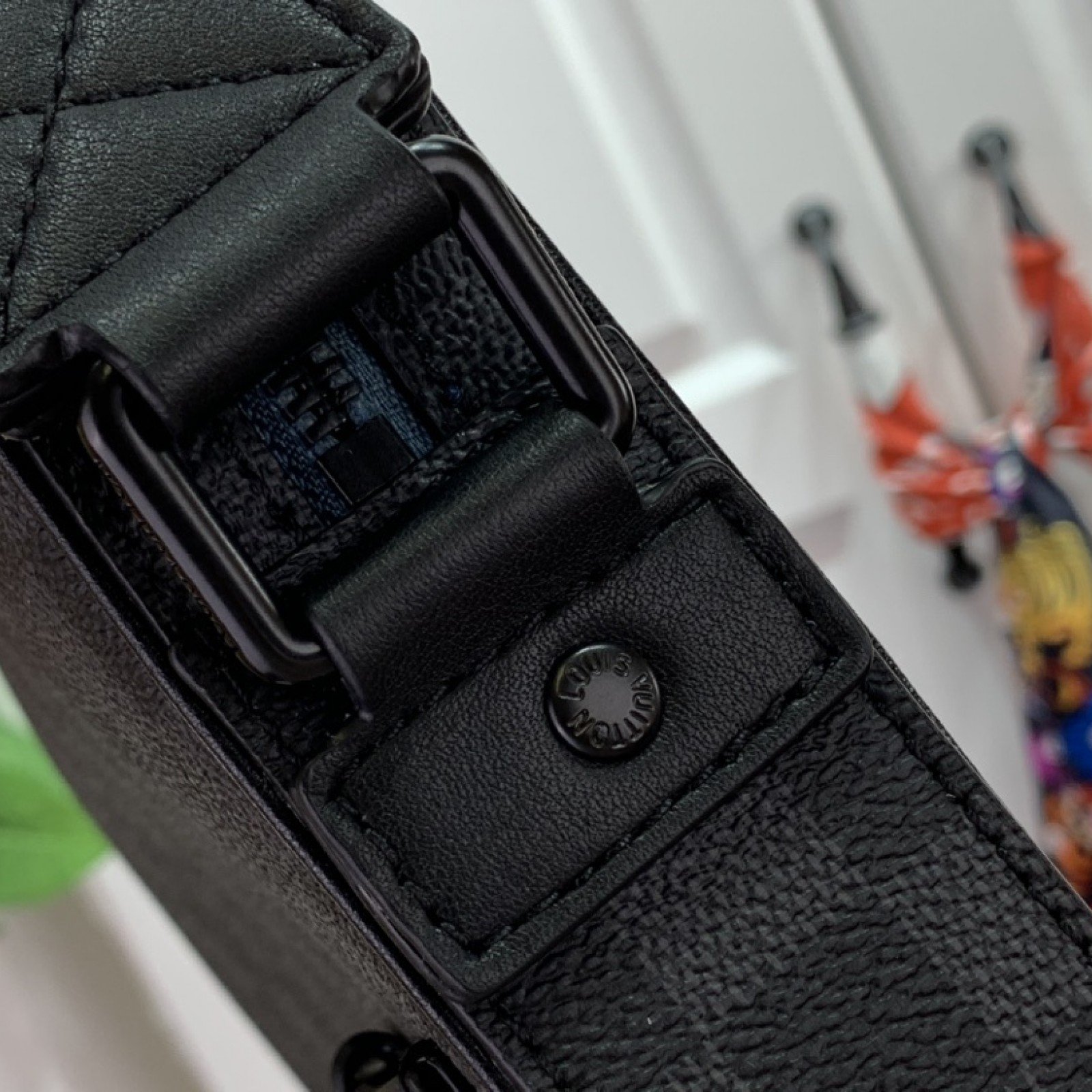 LV ALPHA MESSENGER M44165