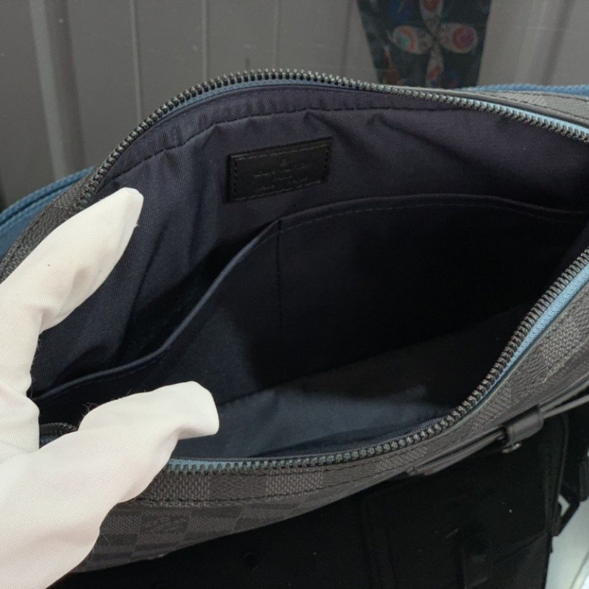 LV ALPHA MESSENGER M44165