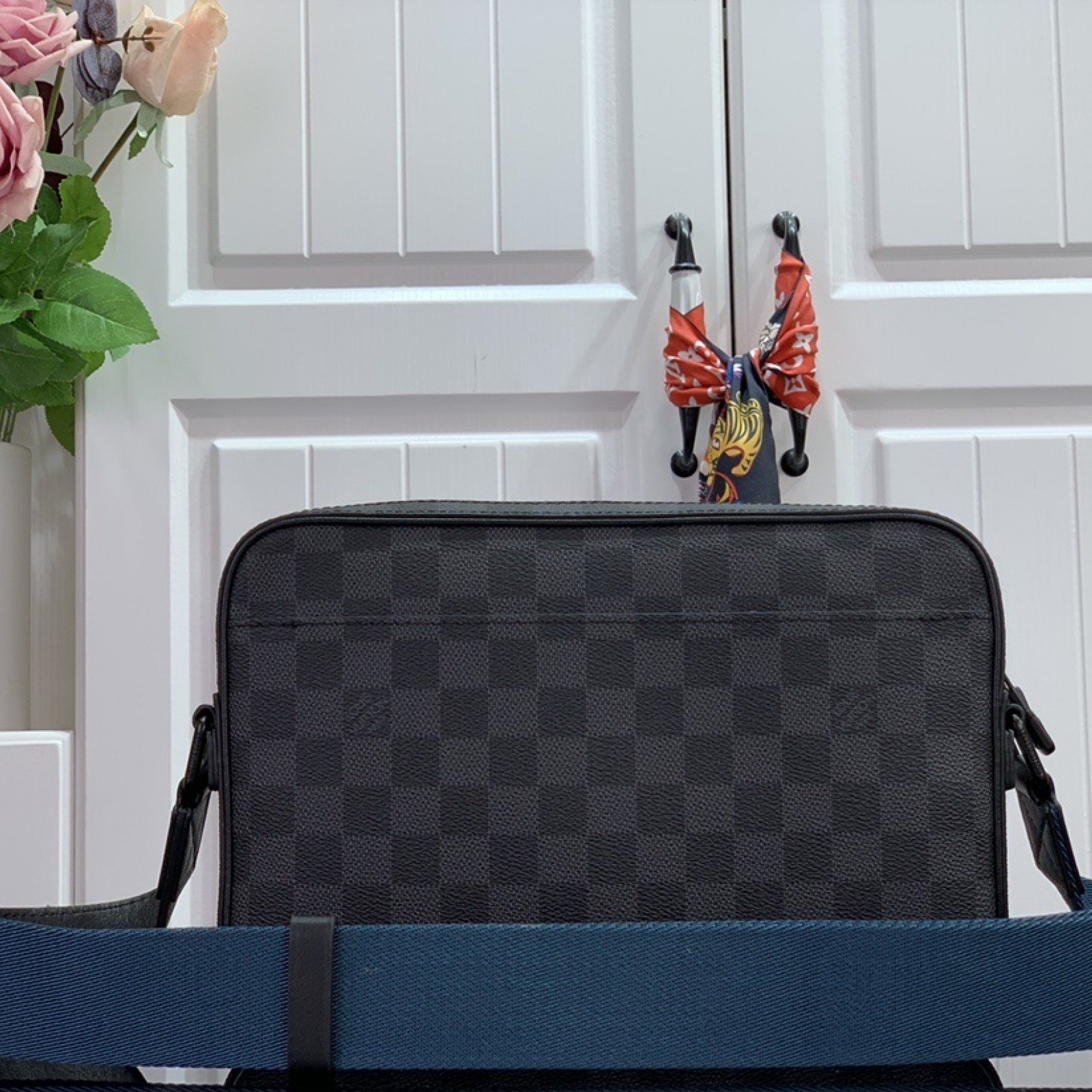 LV ALPHA MESSENGER M44165