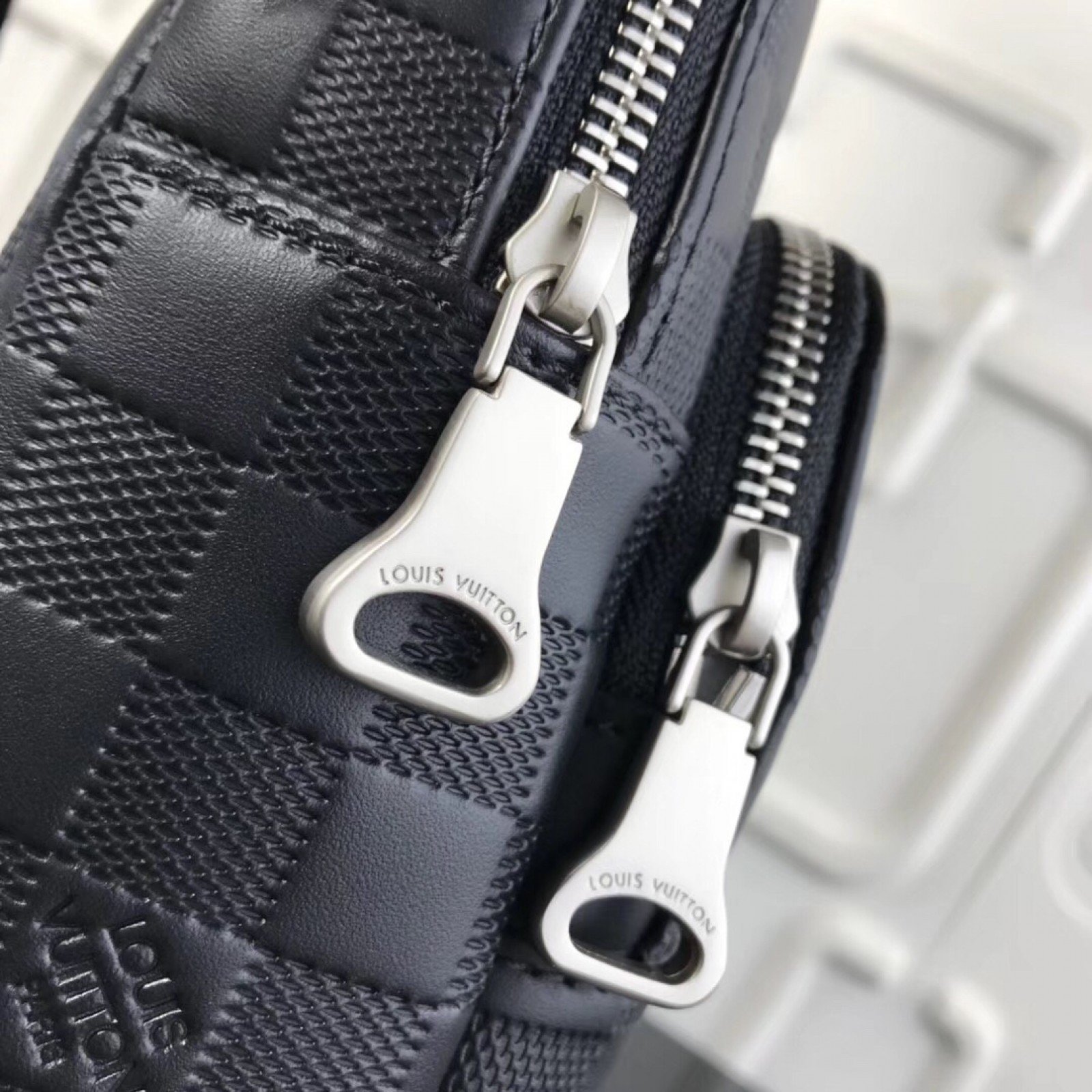 LV AVENUE BAG N41720