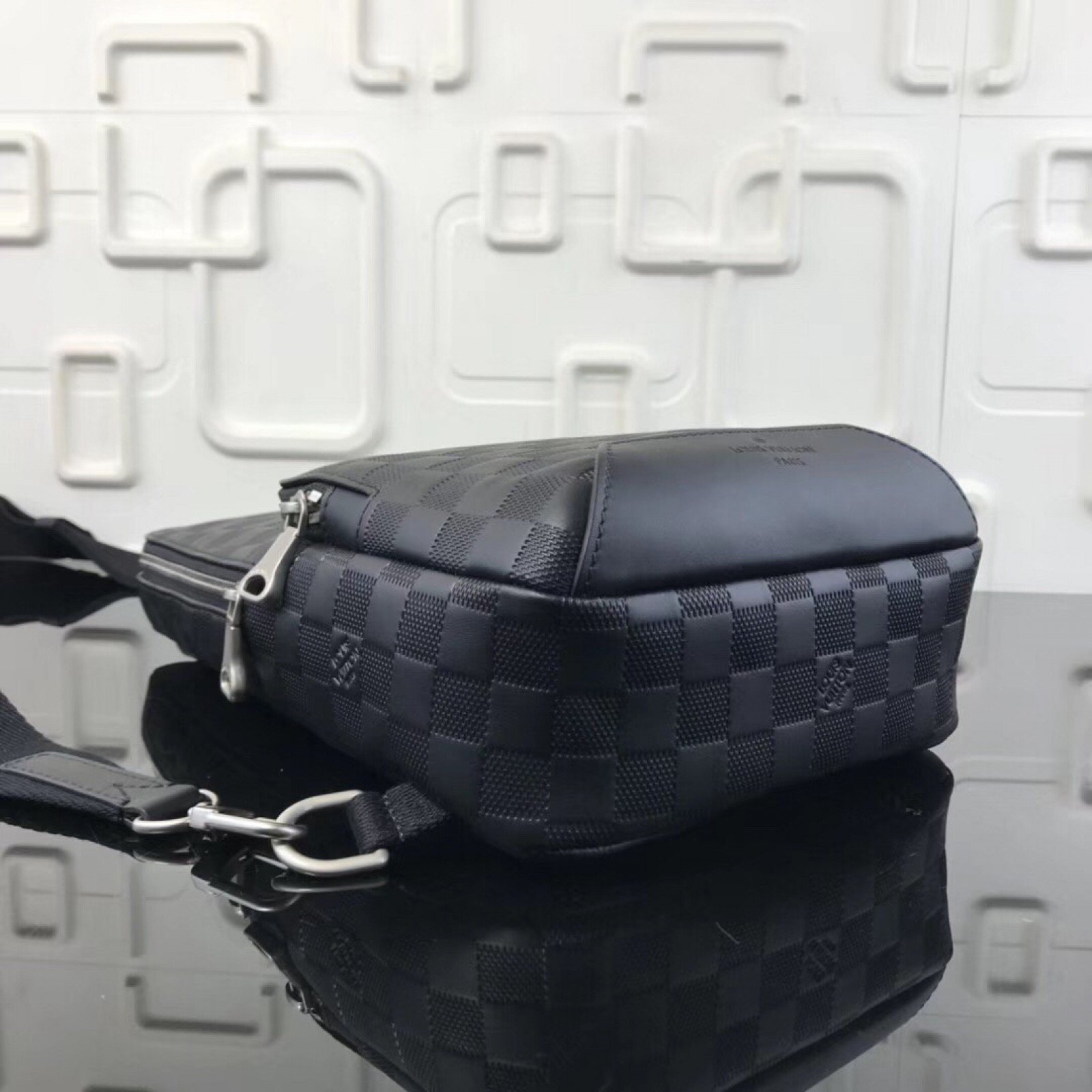 LV AVENUE BAG N41720