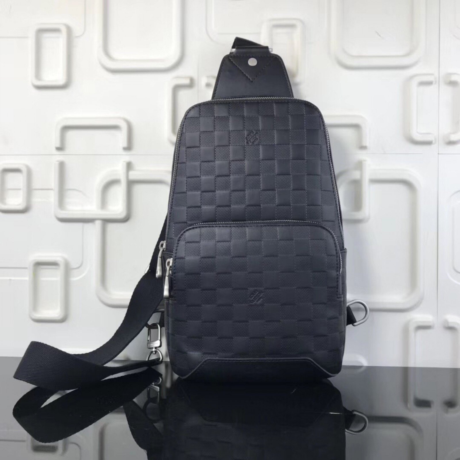 LV AVENUE BAG N41720