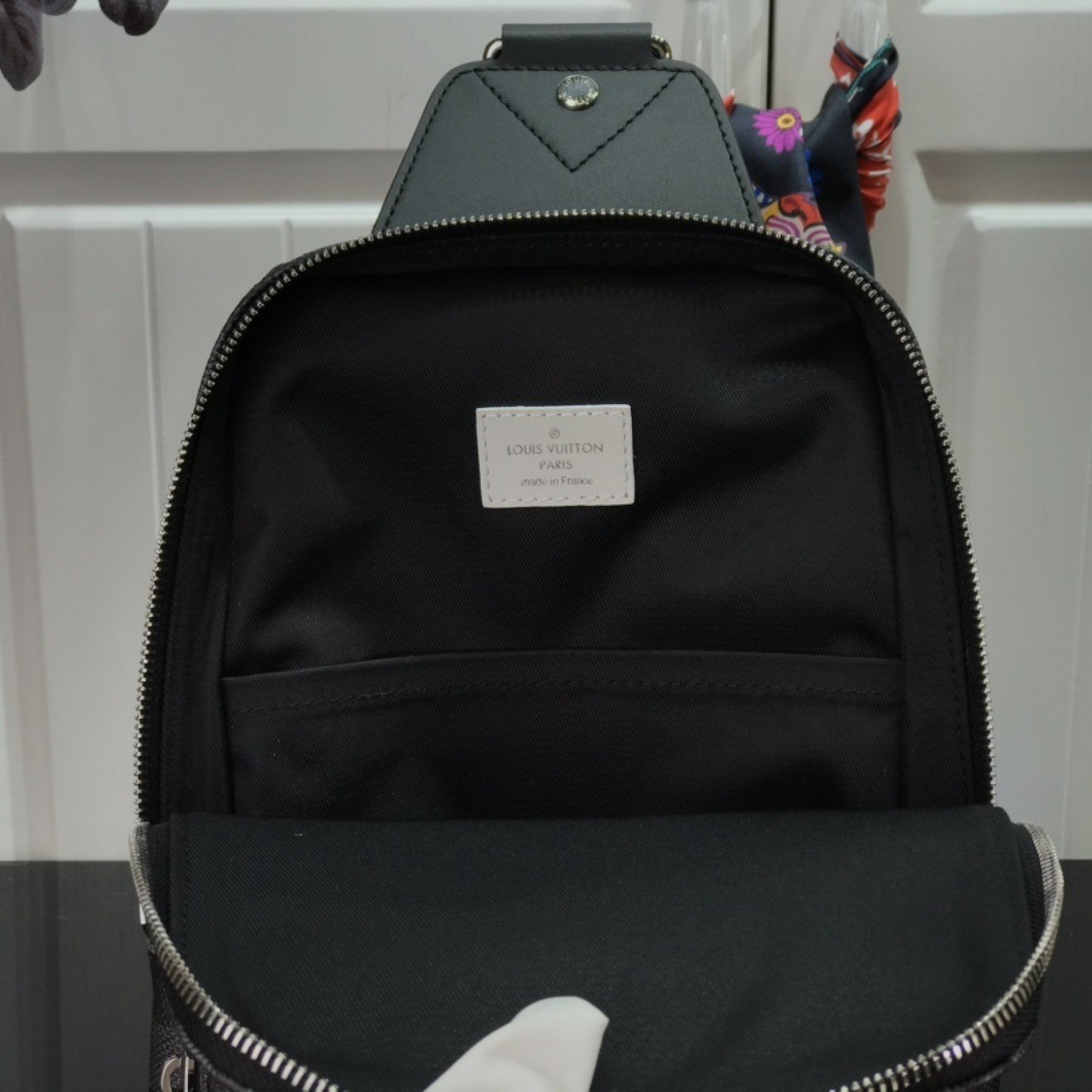 LV AVENUE SLING BAG N40403
