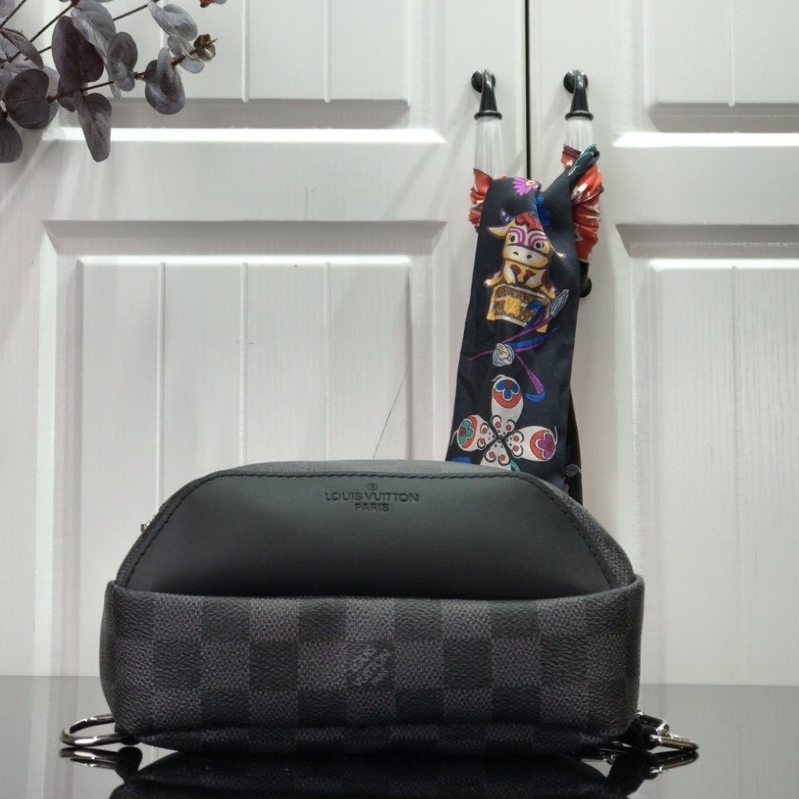 LV AVENUE SLING BAG N40403