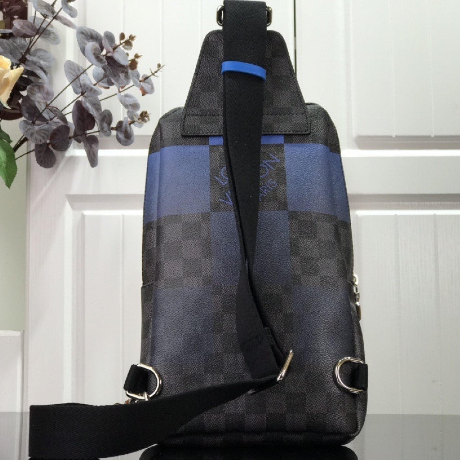 LV AVENUE SLING BAG N40403
