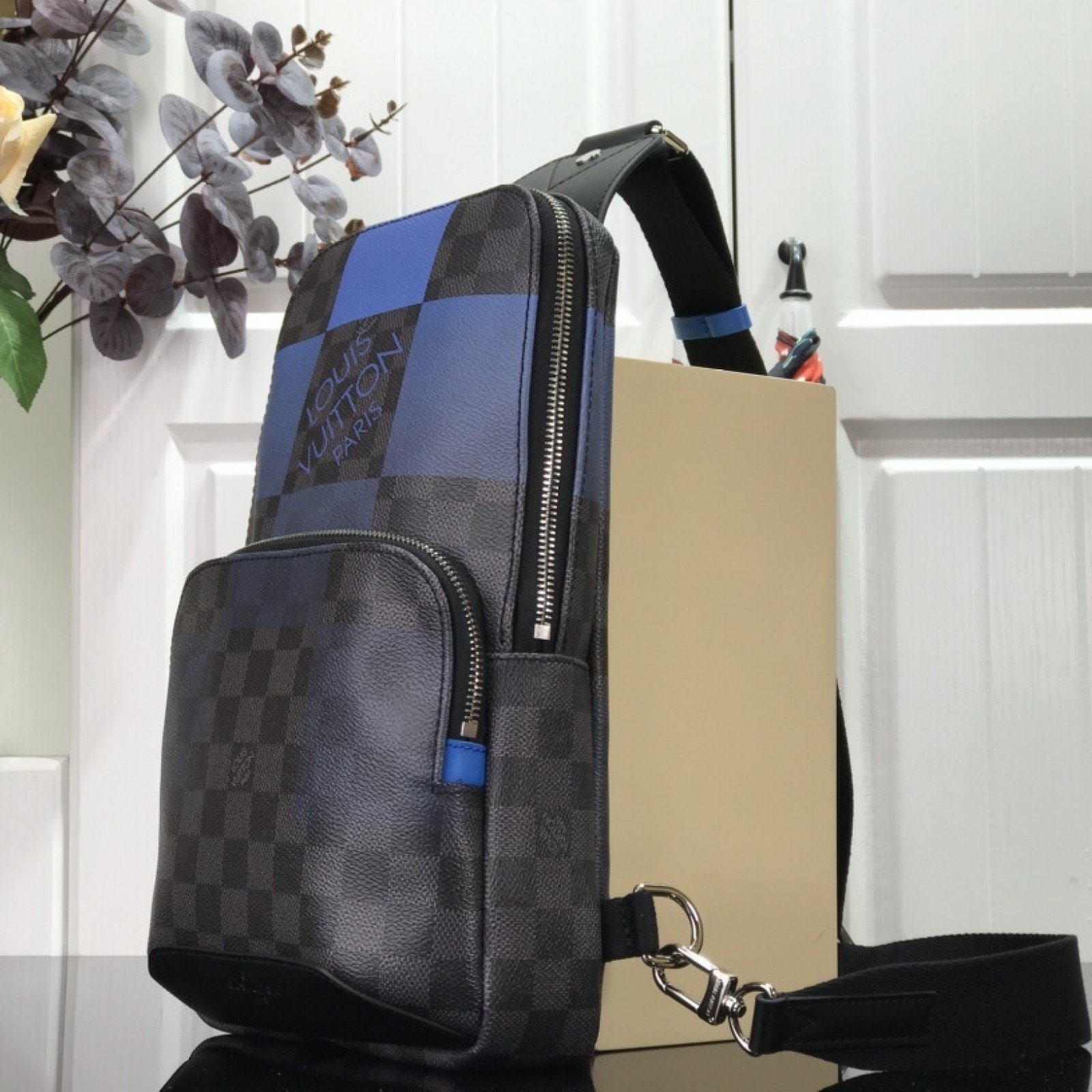 LV AVENUE SLING BAG N40403