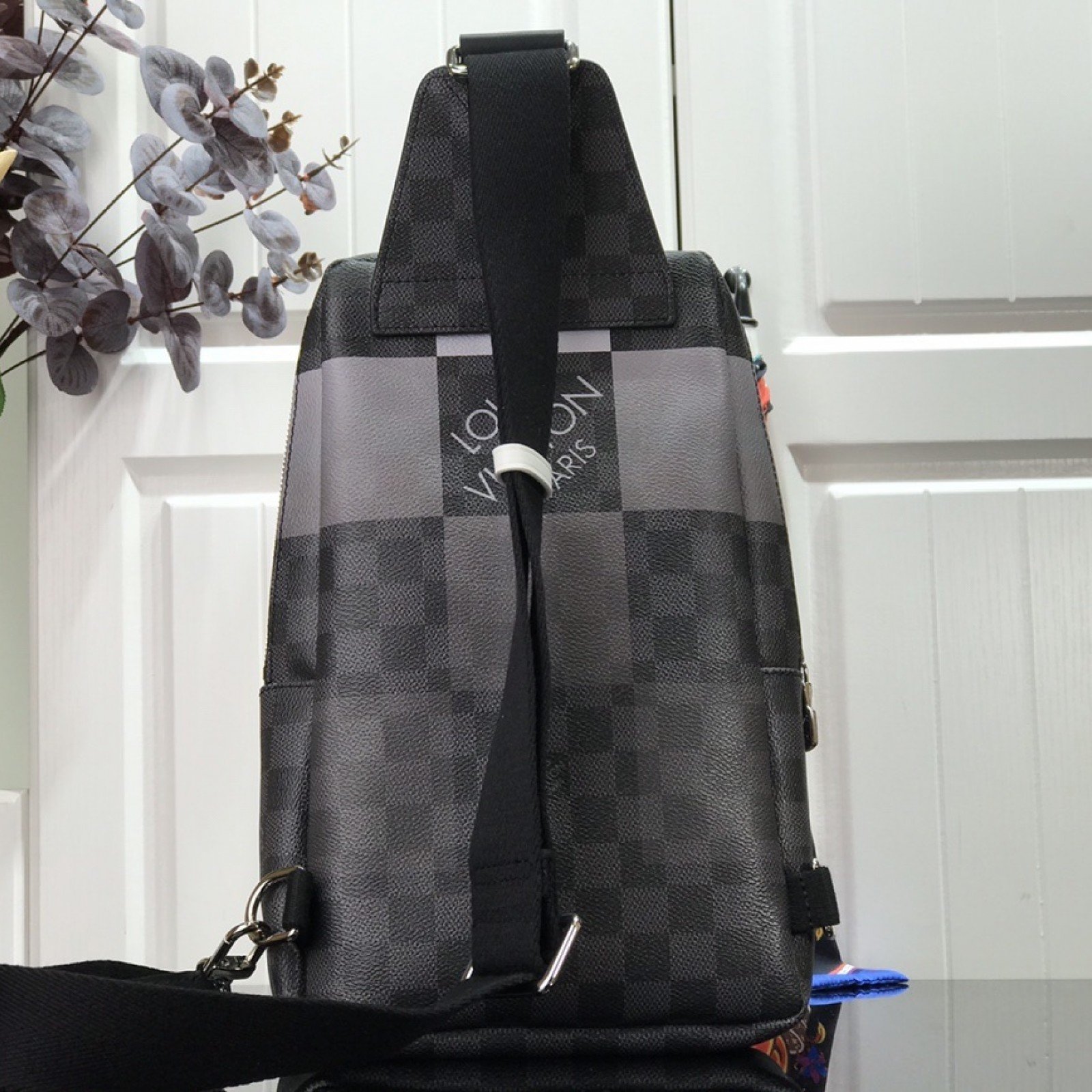 LV AVENUE SLING BAG N40403