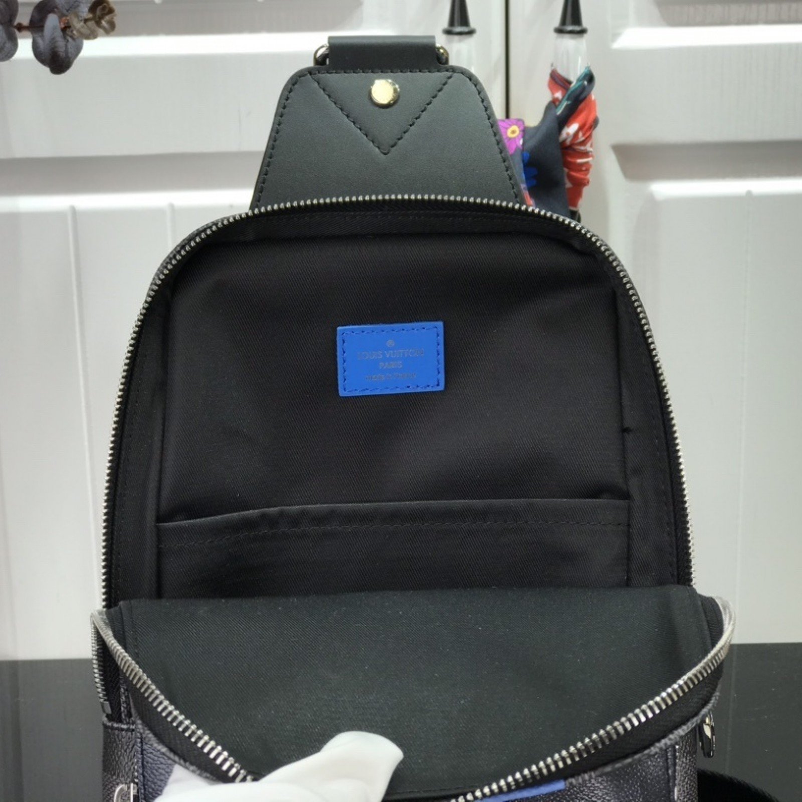LV AVENUE SLING BAG N40403