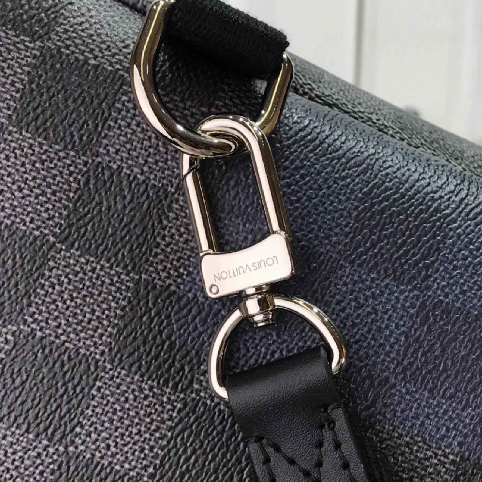 LV AVENUE SLING BAG N40403