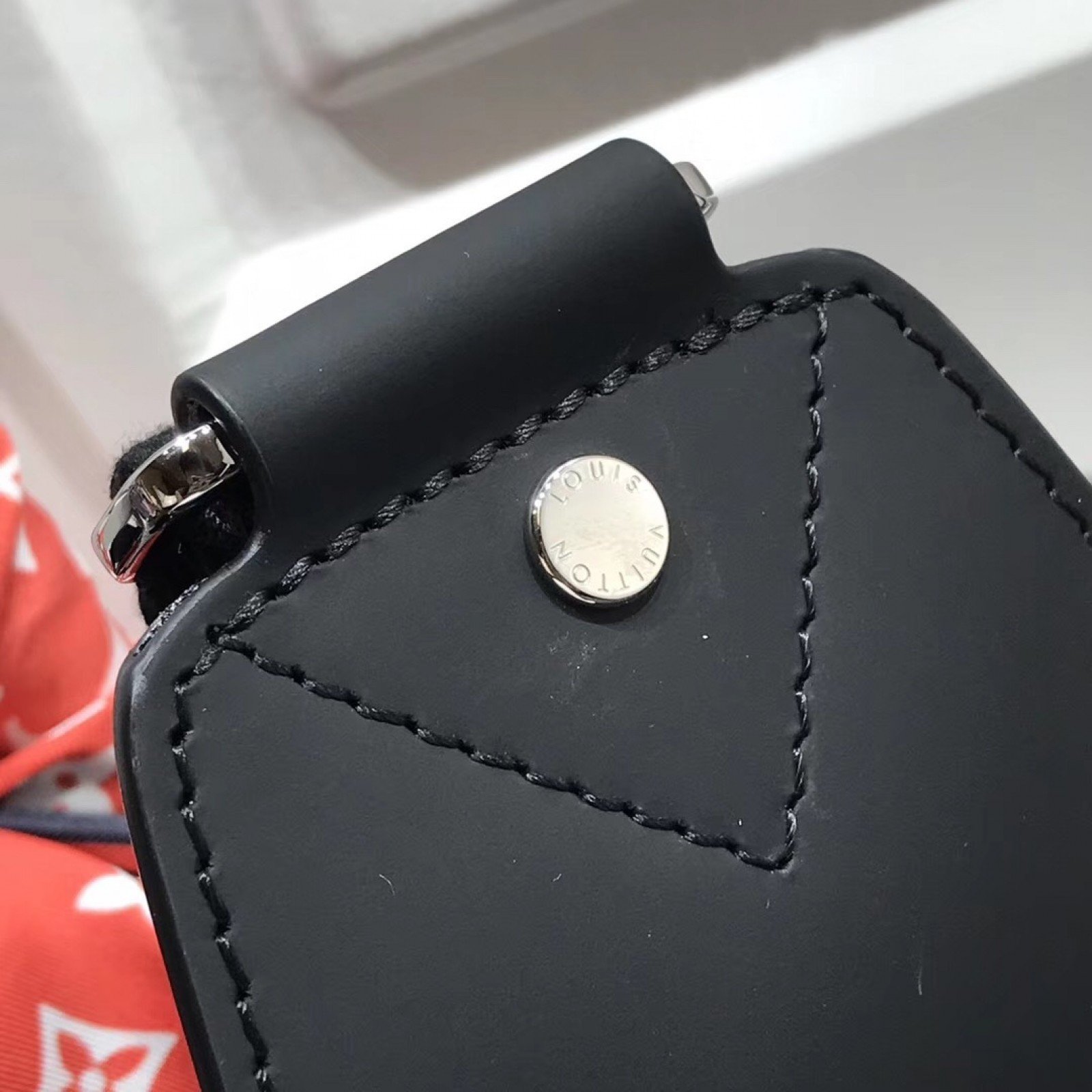 LV AVENUE SLING BAG N41719DT