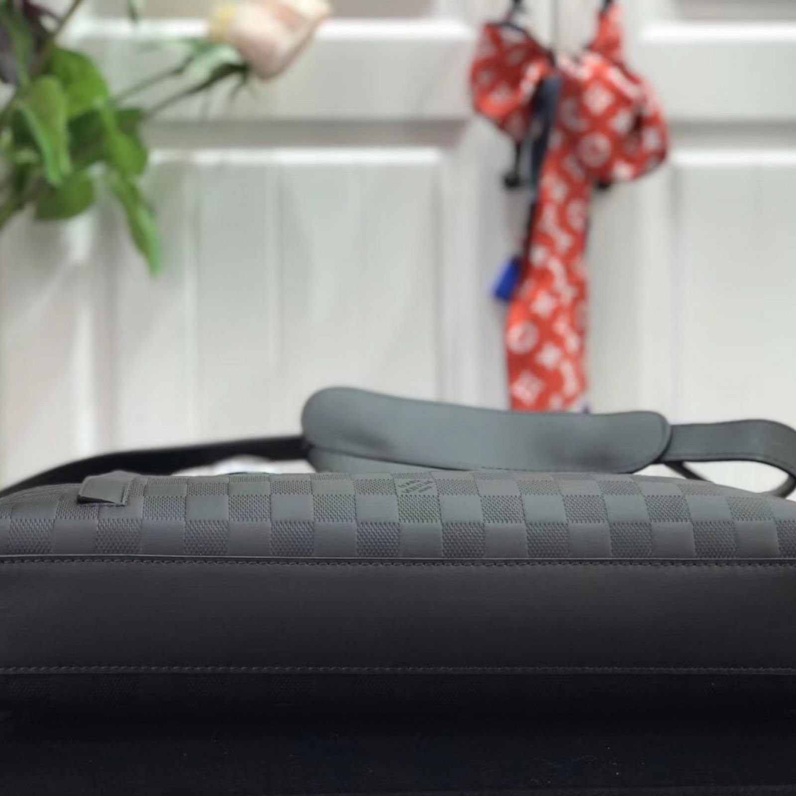 LV BRIEFCASE N41490