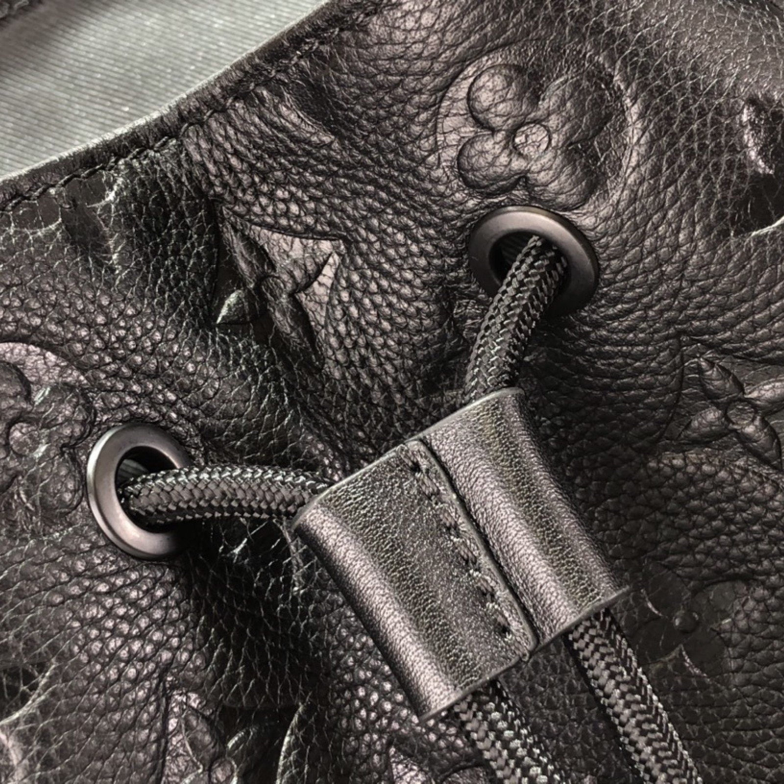 LV Bakcpack M41379