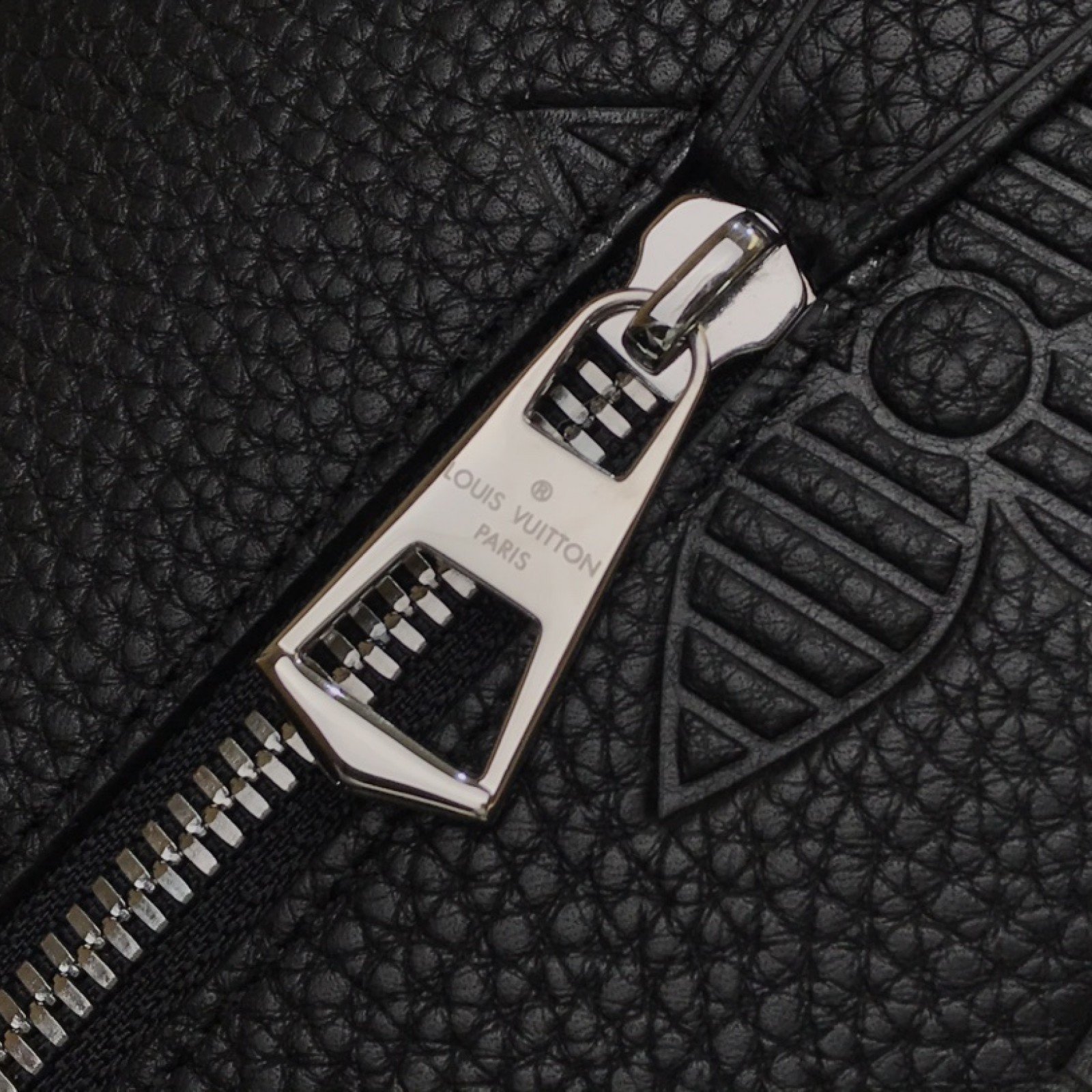 LV Bakcpack M57288T