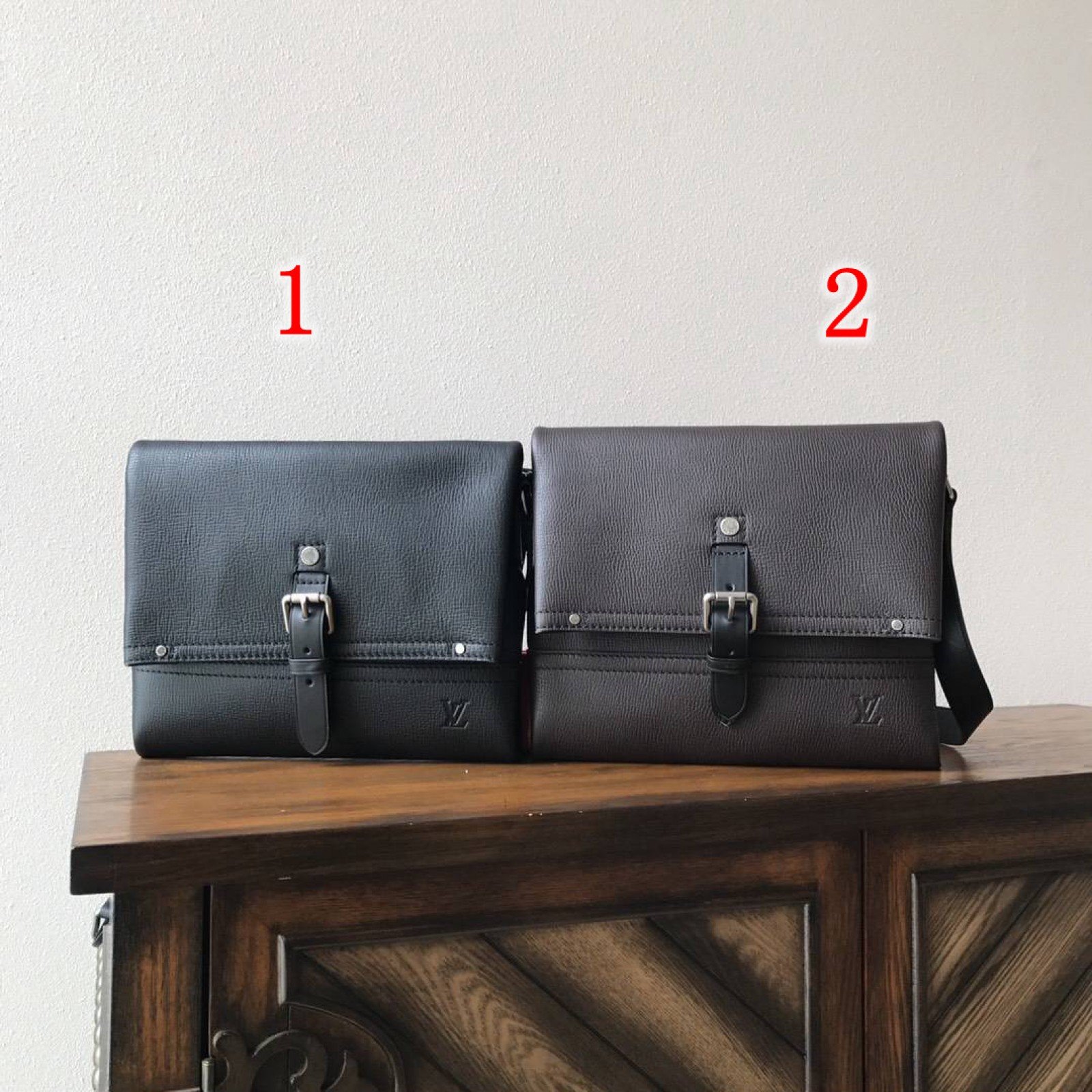 LV CANYON Message bag M54963