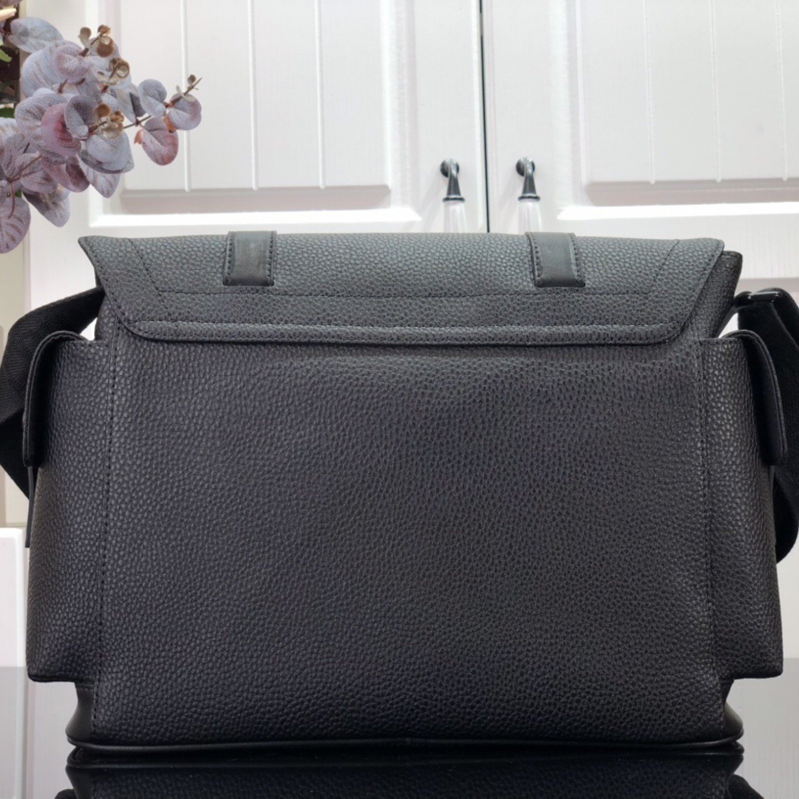 LV CHRISTOPHER MESSENGER M58476