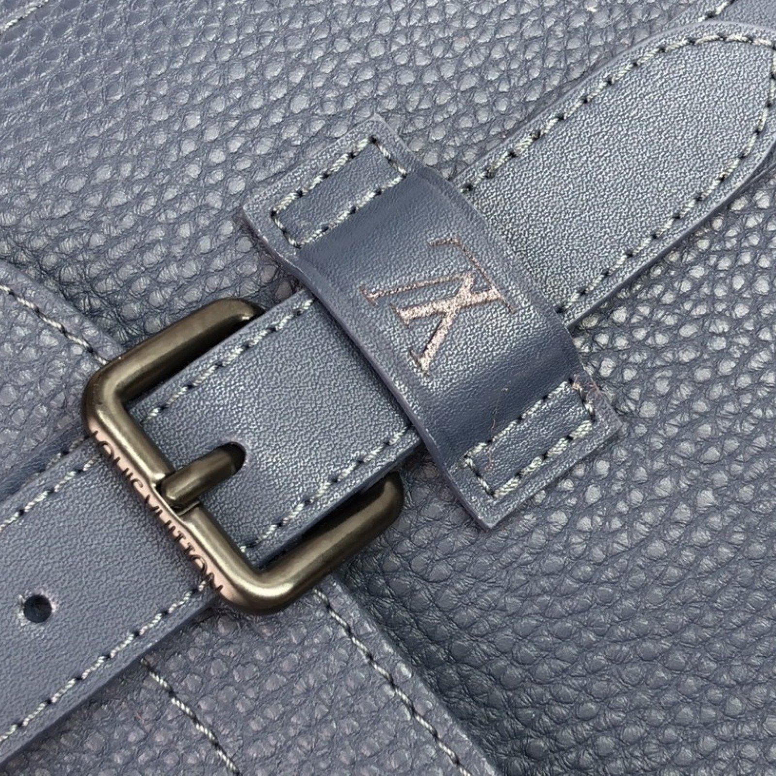 LV CHRISTOPHER MESSENGER M58476